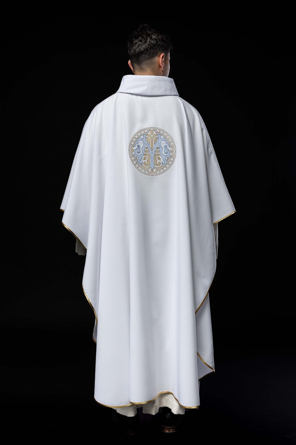 Ornat haftowany z motywem Maryjnym biały