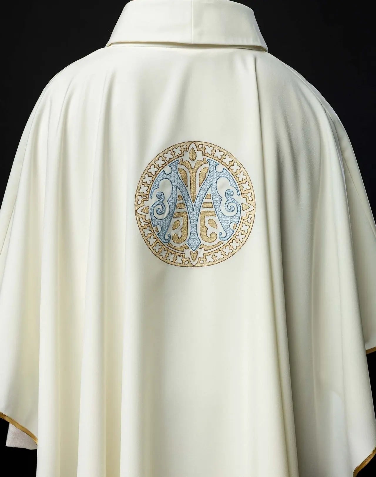 Chasuble mariale brodée – Écru