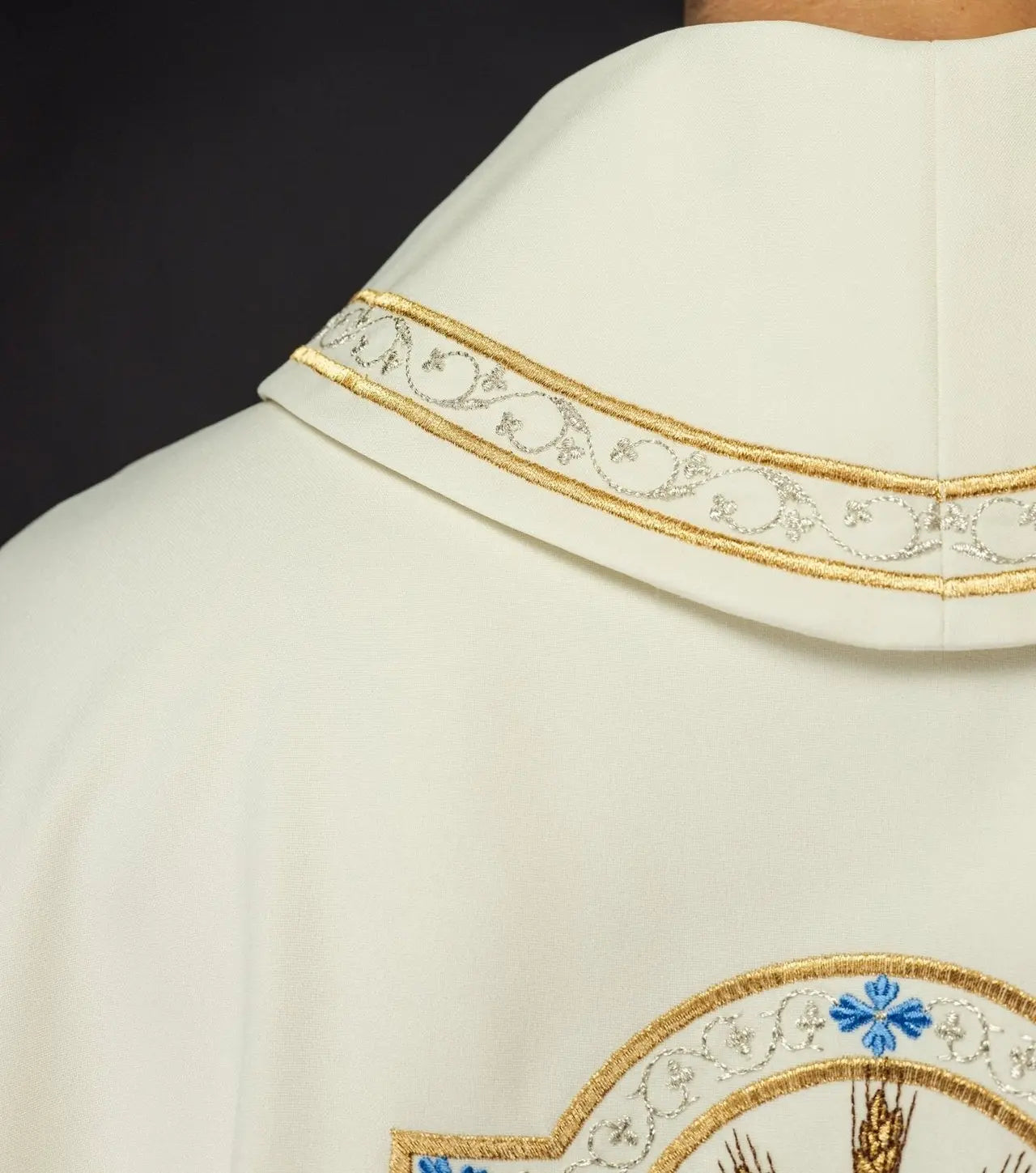 Embroidered chasuble with Marian motif ecru