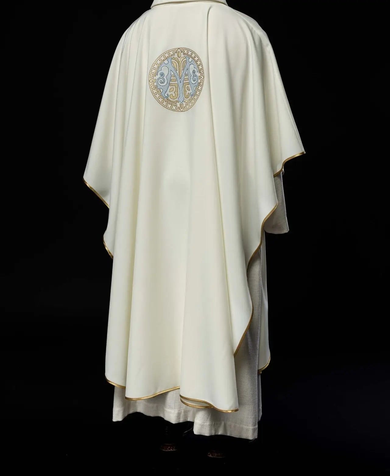 Chasuble mariale brodée – Écru