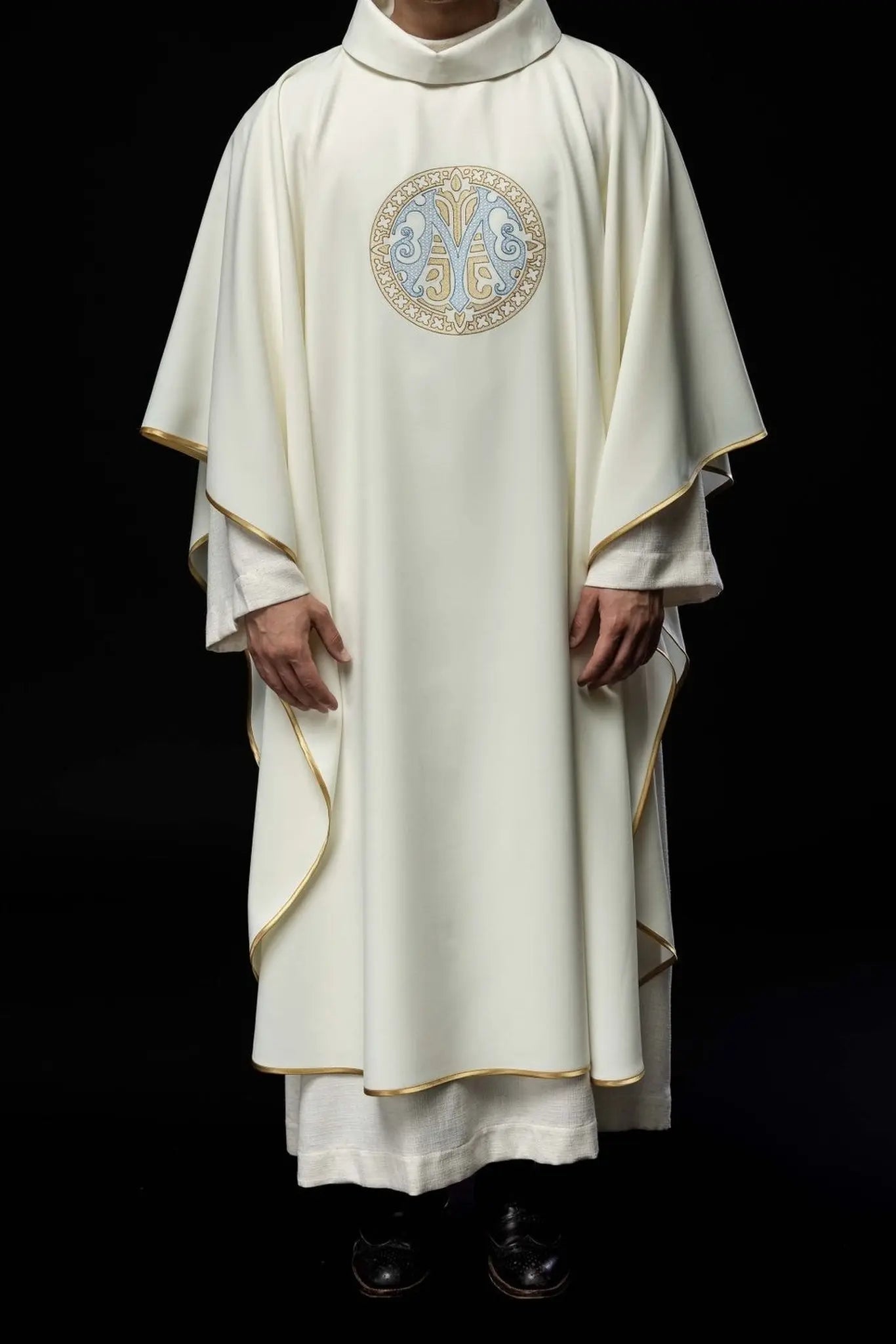 Chasuble mariale brodée – Écru