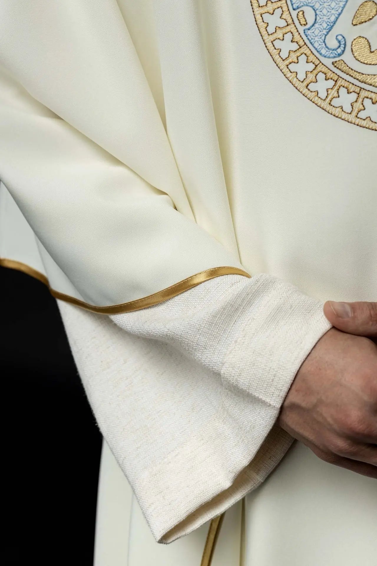 Chasuble mariale brodée – Écru