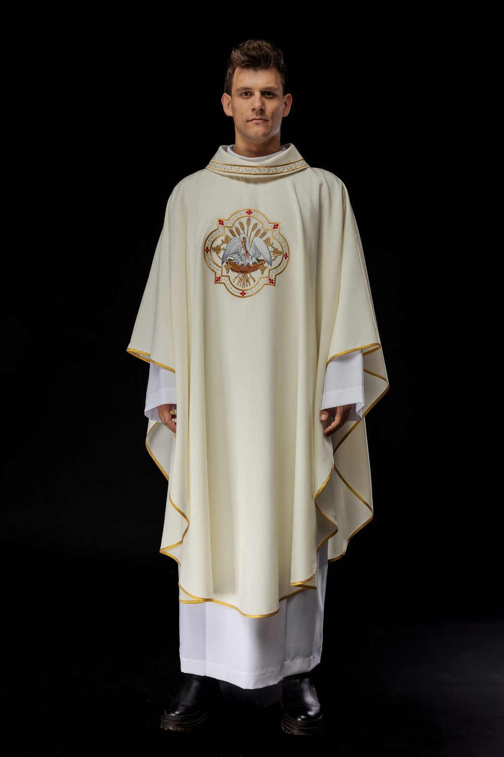 Ornat haftowany z motywem Pelikana ecru