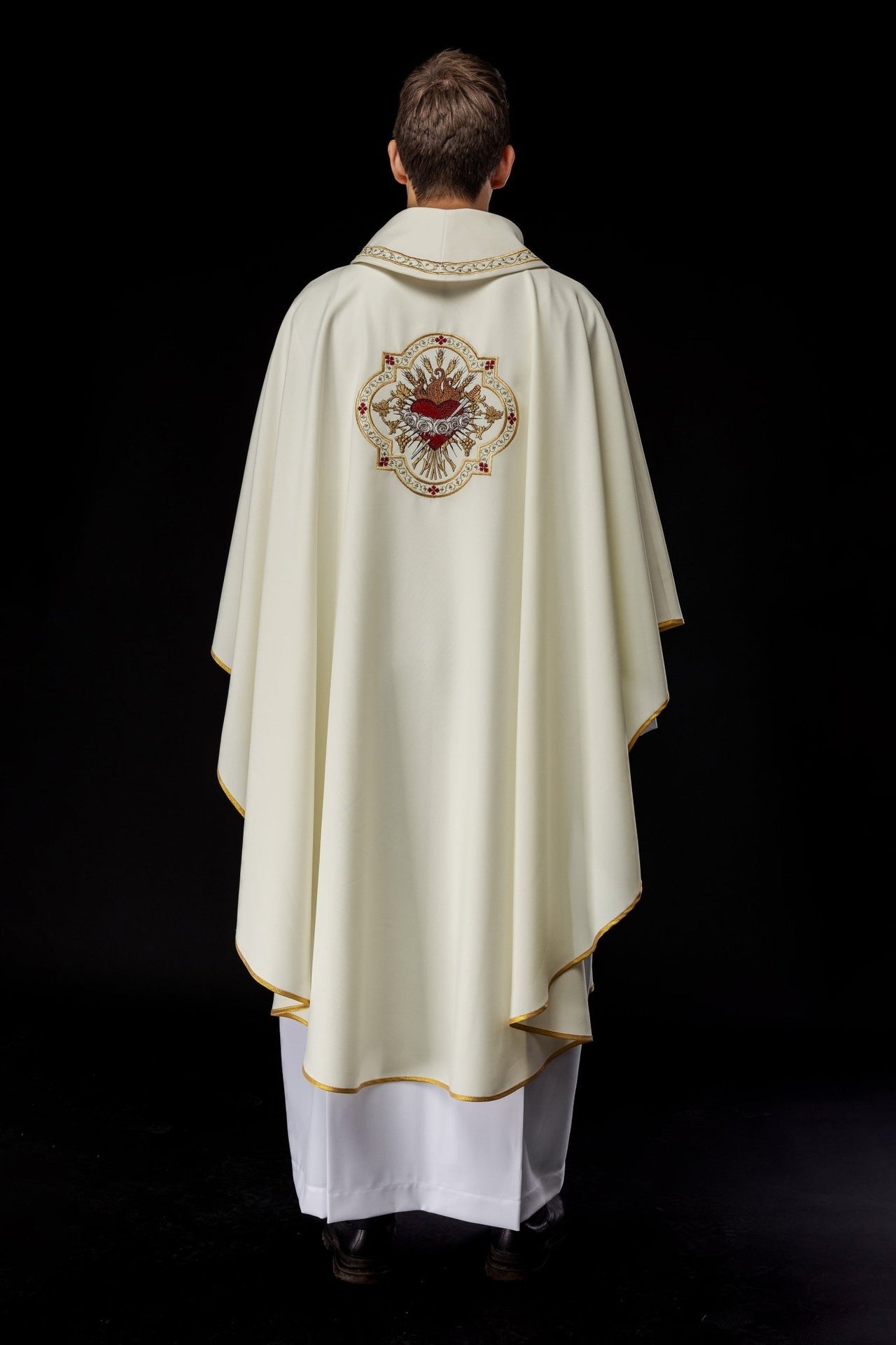 Ornat haftowany z motywem Serca Maryi