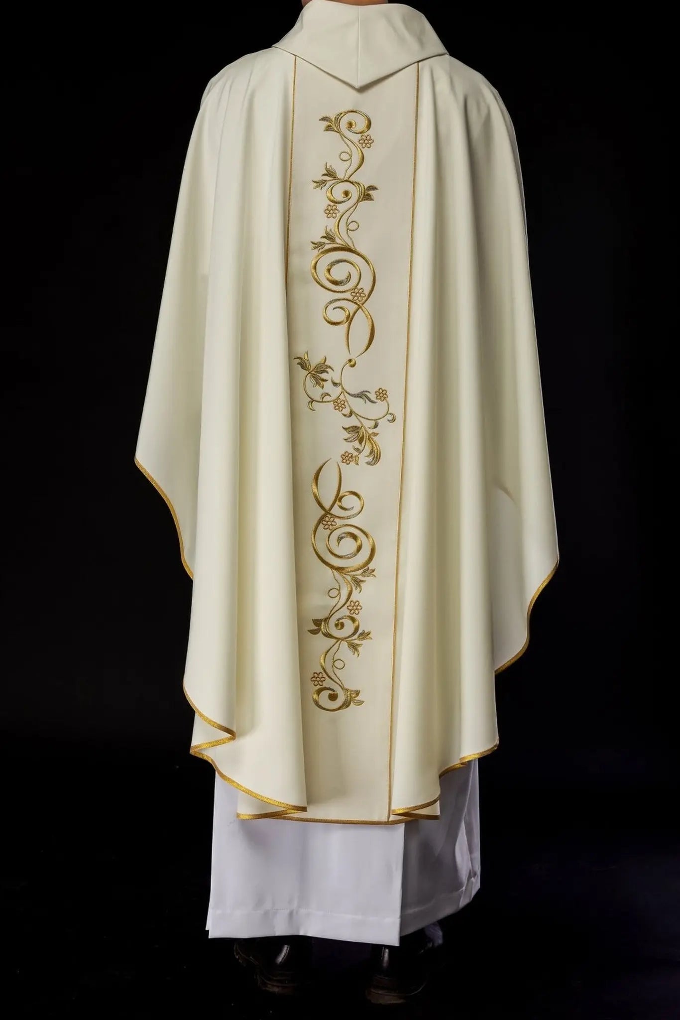 Chasuble brodée avec l'image de Notre-Dame de Fatima