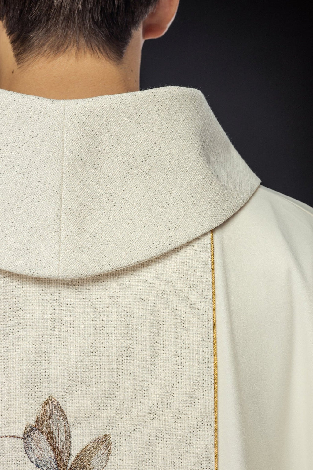 Ornat haftowany z wizerunkiem Matki Boskiej Guadalupe