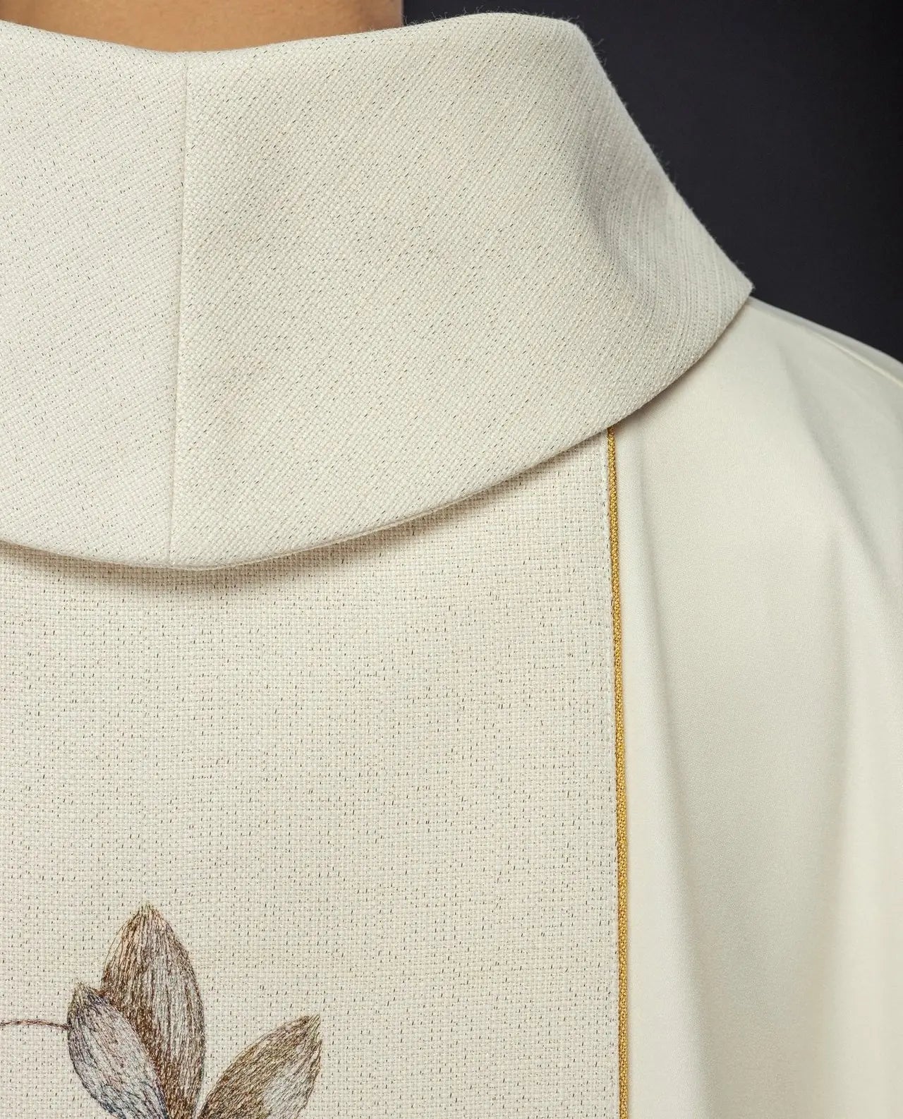 Chasuble brodée avec l'image de Notre-Dame de Guadalupe