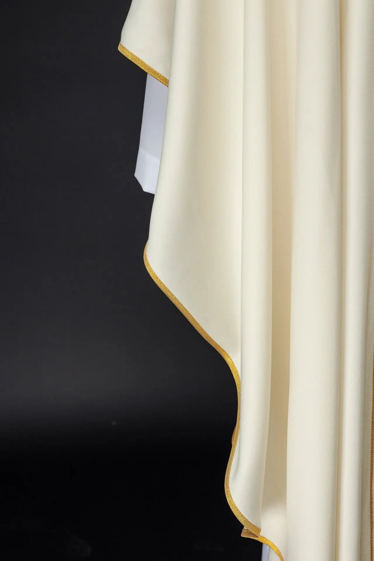 Chasuble brodée avec l'image de Notre-Dame de Guadalupe
