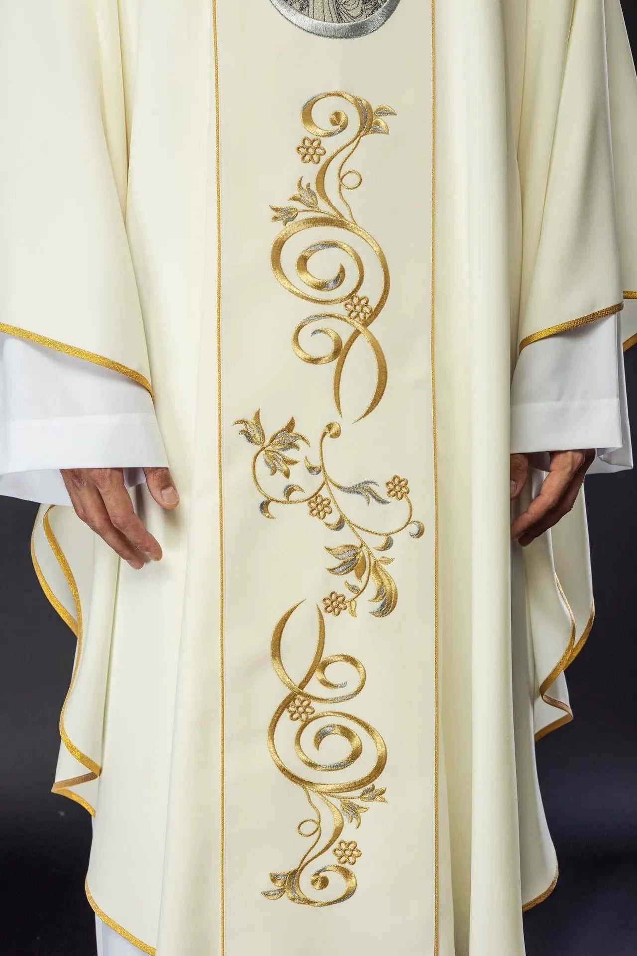 Embroidered chasuble with the image of Our Lady of the Dawn Gate