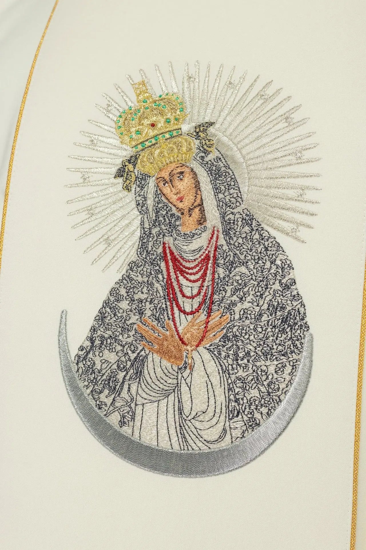 Embroidered chasuble with the image of Our Lady of the Dawn Gate