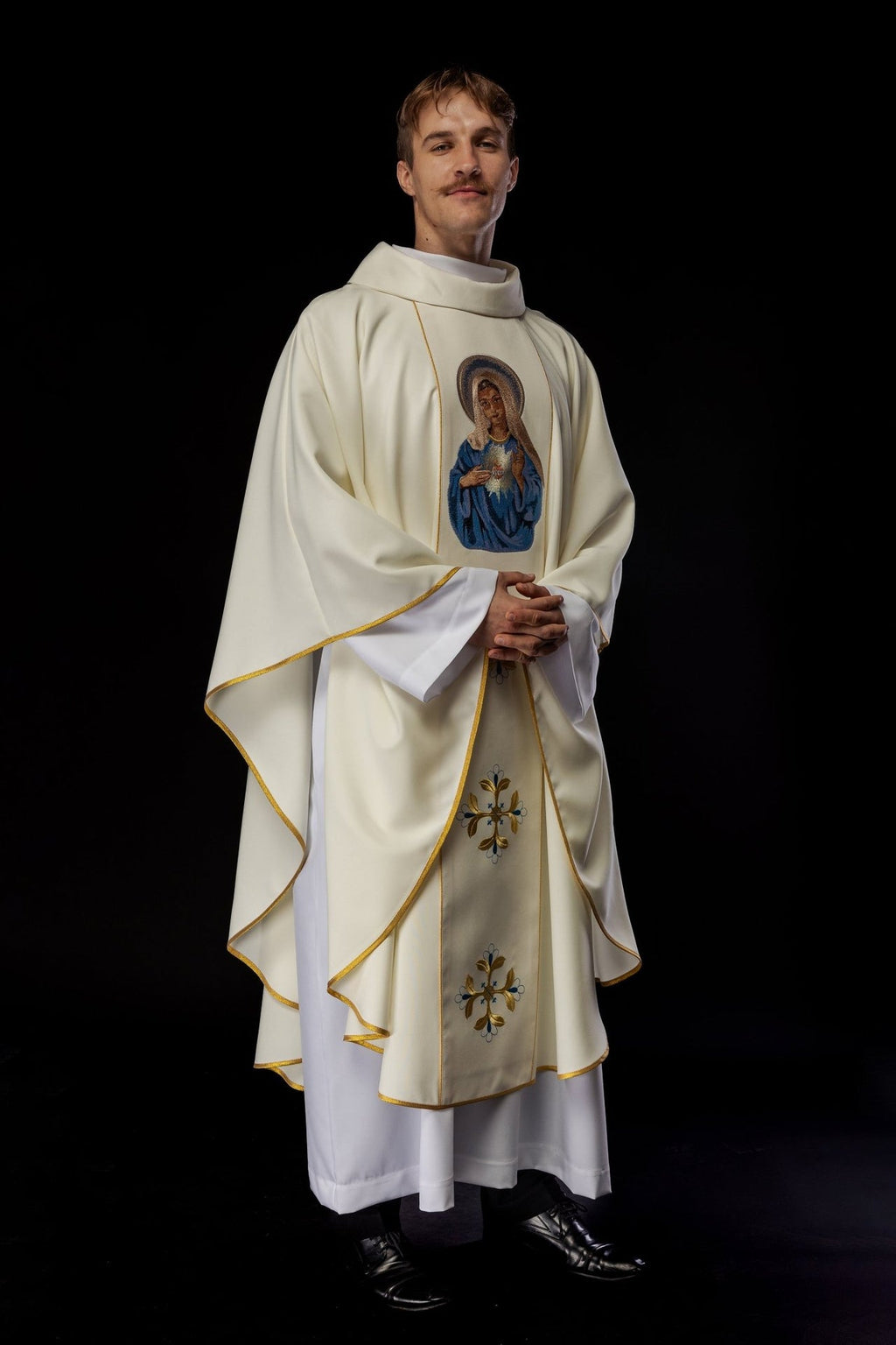 Ornat haftowany z wizerunkiem Serca Maryi