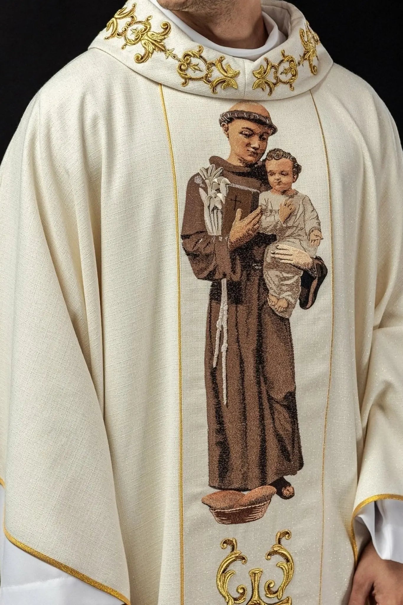 Chasuble brodée avec l'image de Saint Antoine