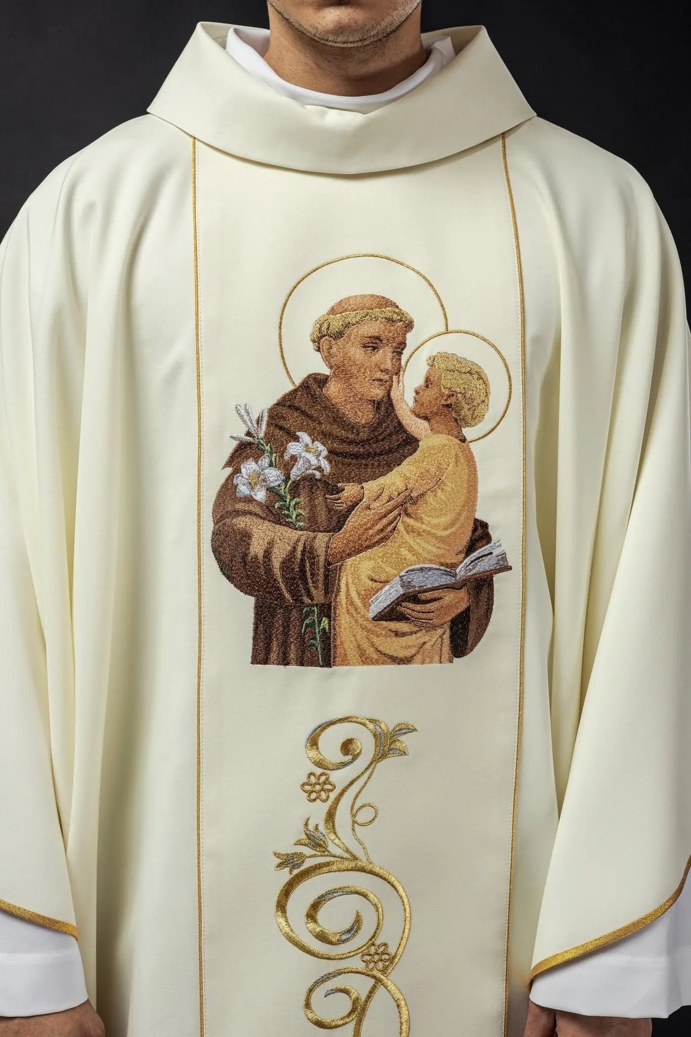 Chasuble brodée avec image de Saint Antoine