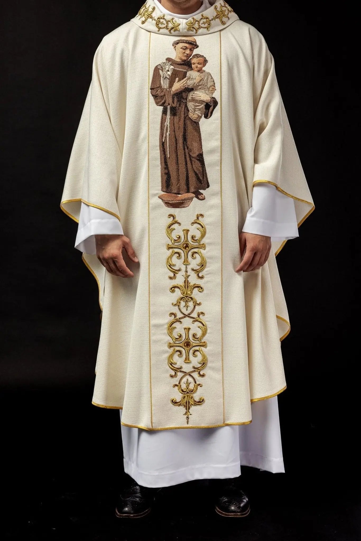 Chasuble brodée avec l'image de Saint Antoine