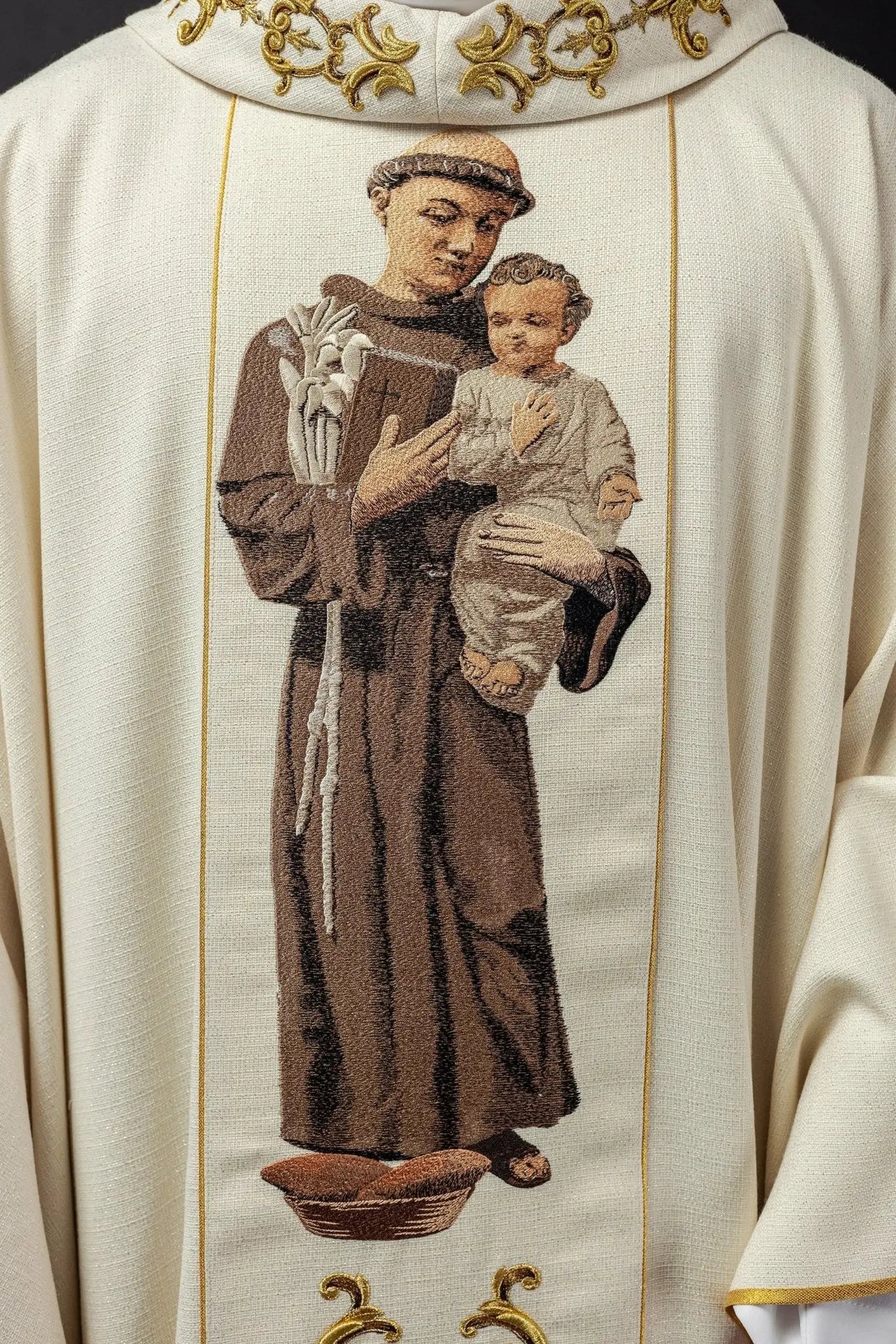 Chasuble brodée avec l'image de Saint Antoine