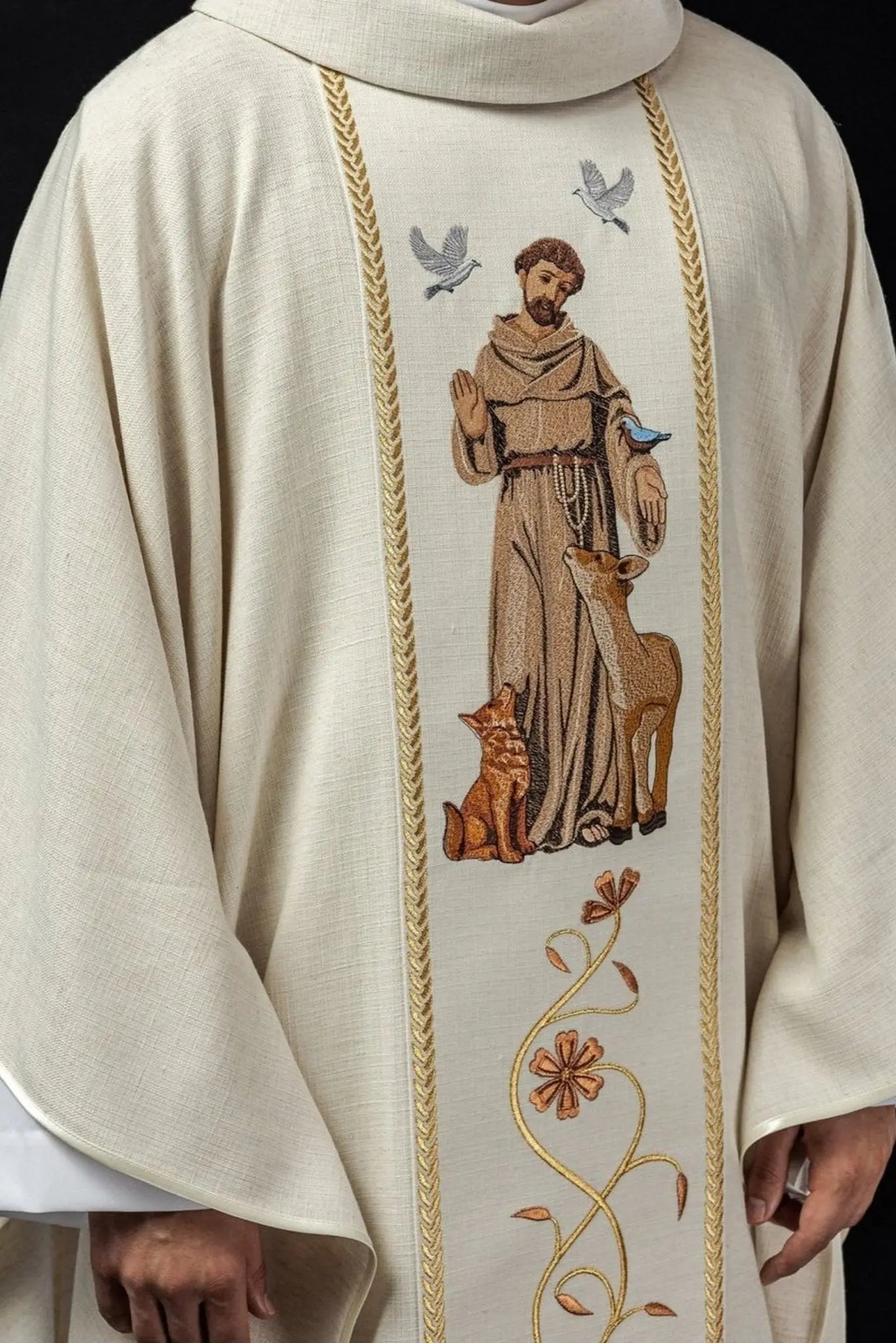 Chasuble brodée avec l'image de Saint François