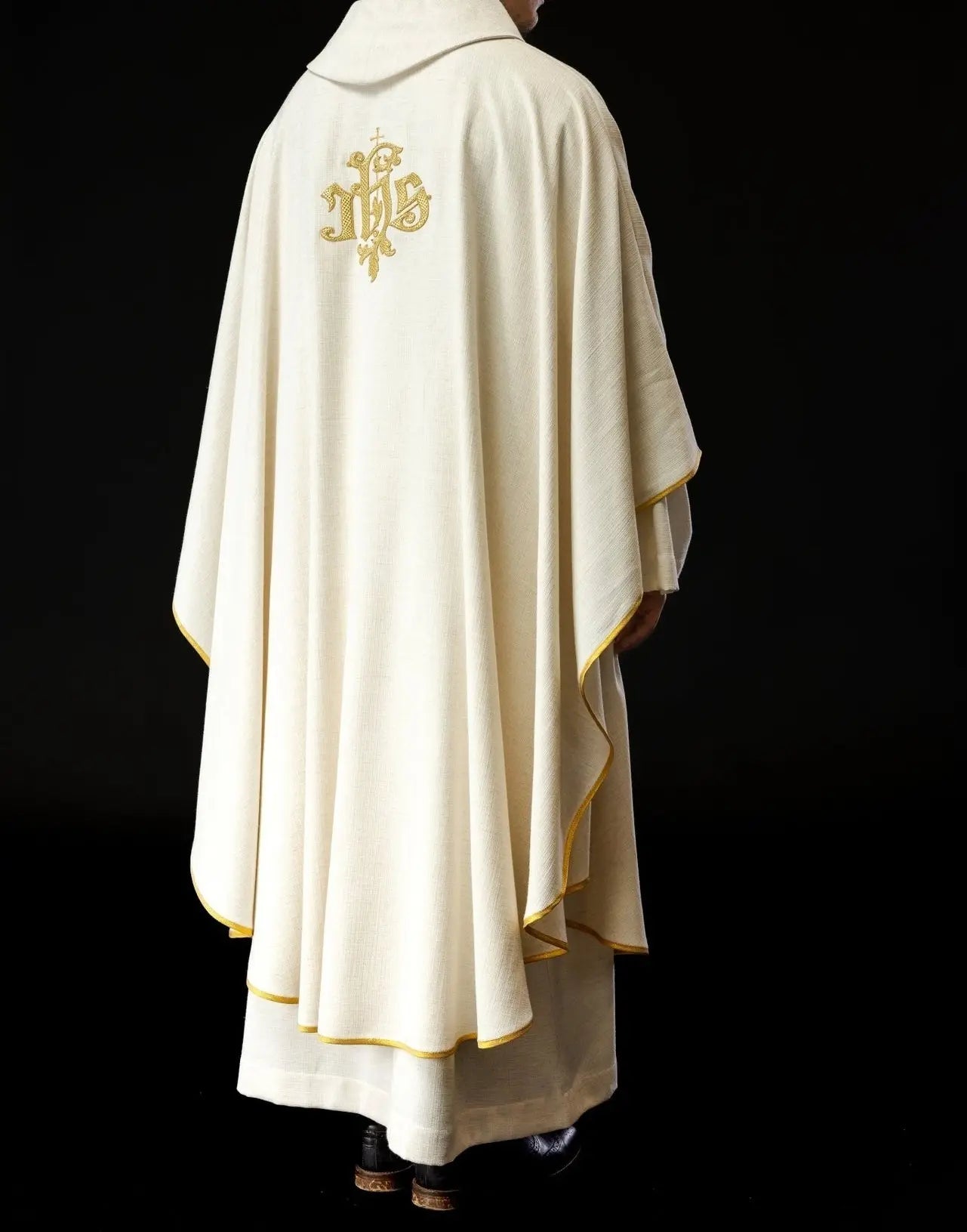 Chasuble brodée avec l'image de Saint François