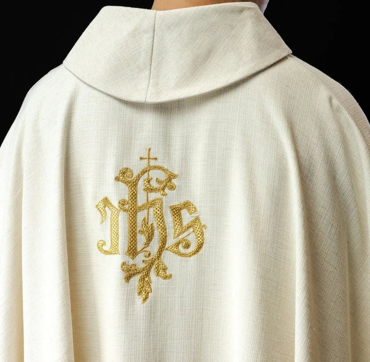 Chasuble brodée avec l'image de Saint François
