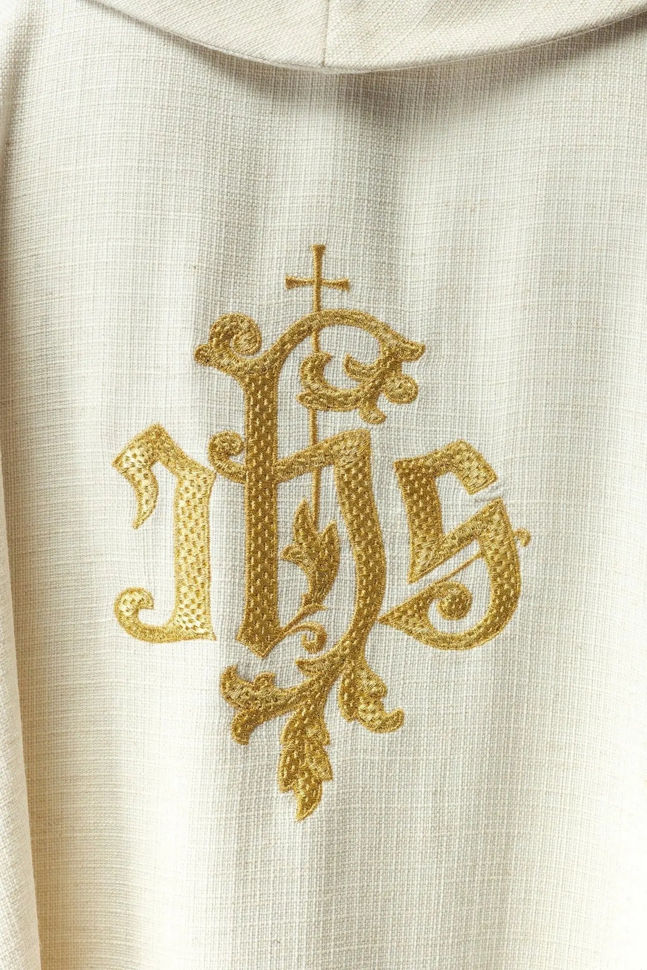 Chasuble brodée avec l'image de Saint François