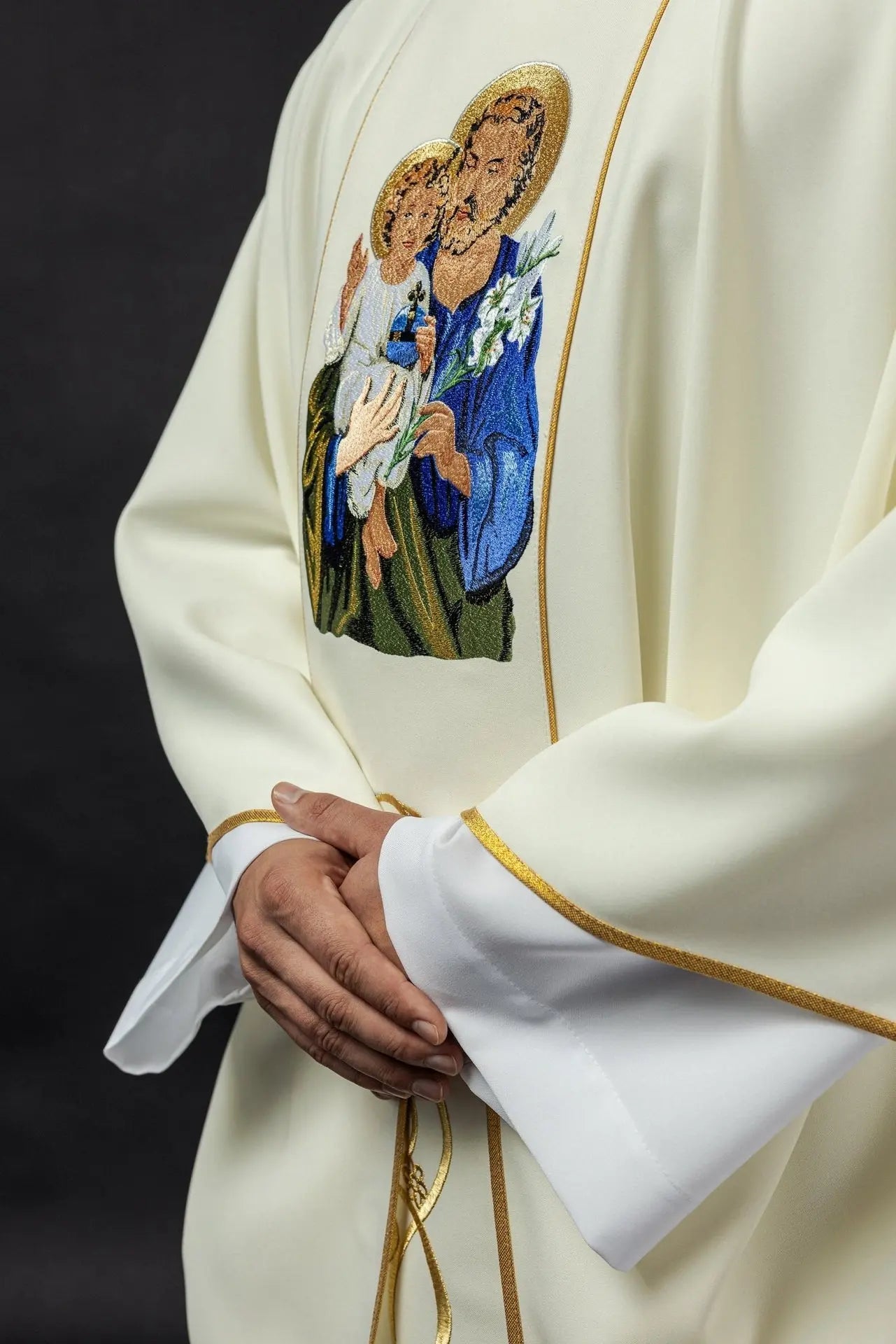 Chasuble brodée avec l'image de Saint Joseph