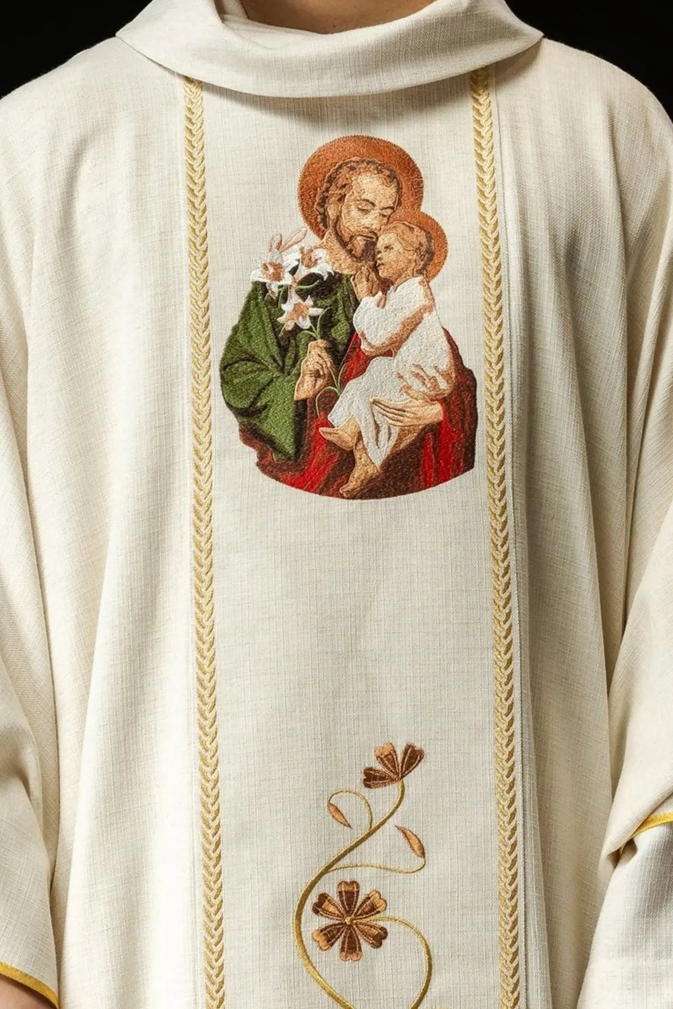 Chasuble brodée avec l'image de Saint Joseph