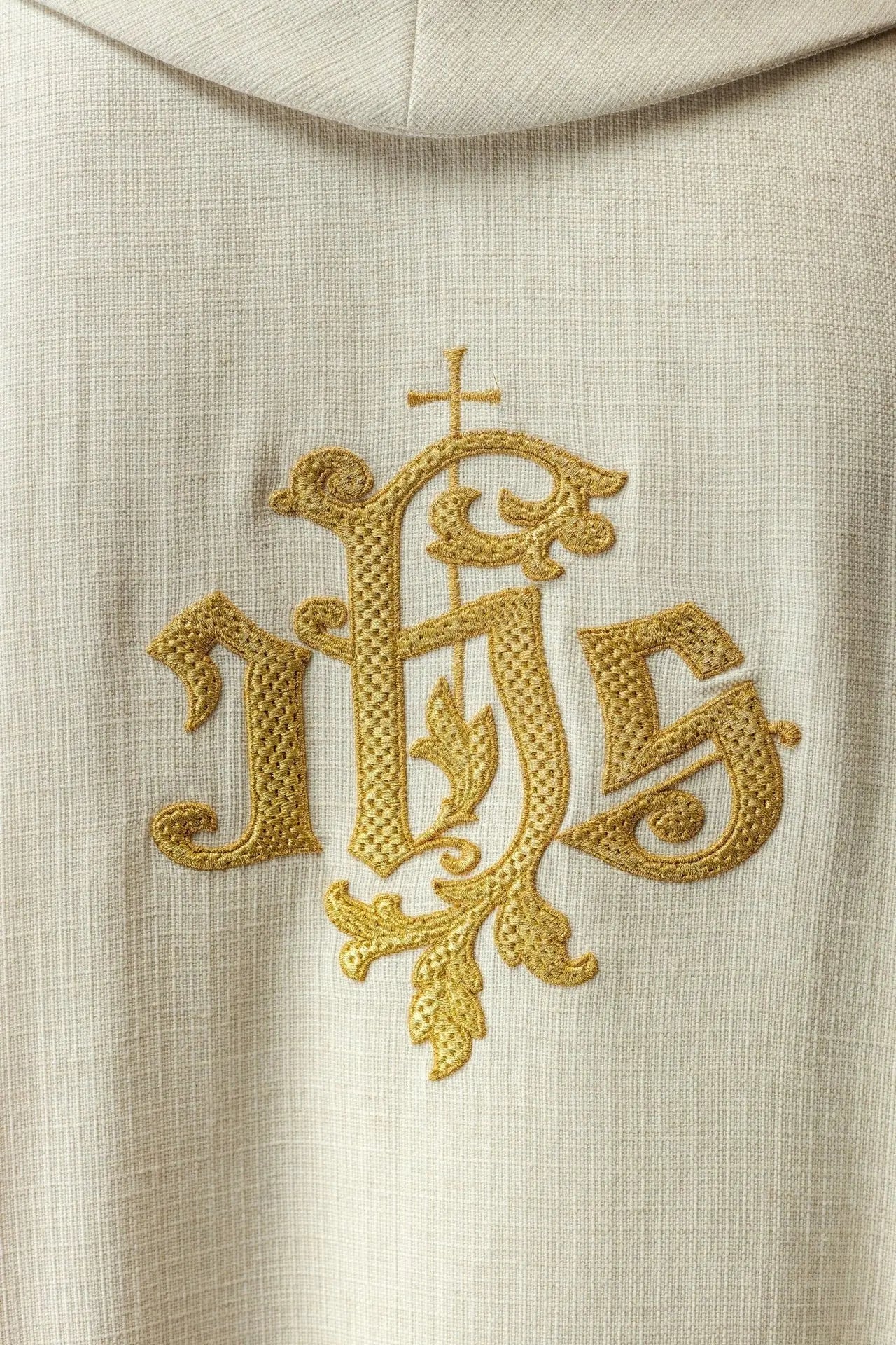 Chasuble brodée avec l'image de Saint Joseph