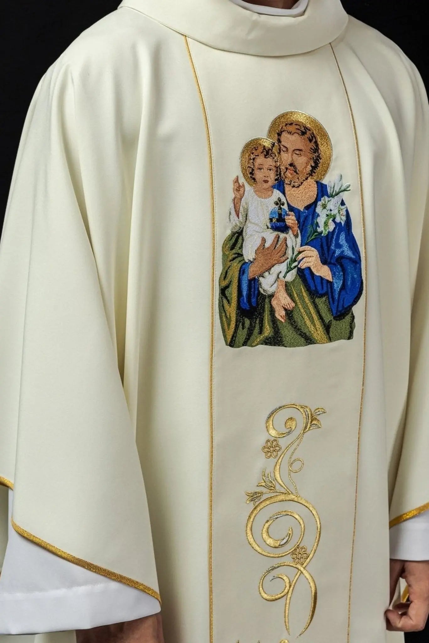 Chasuble brodée avec l'image de Saint Joseph