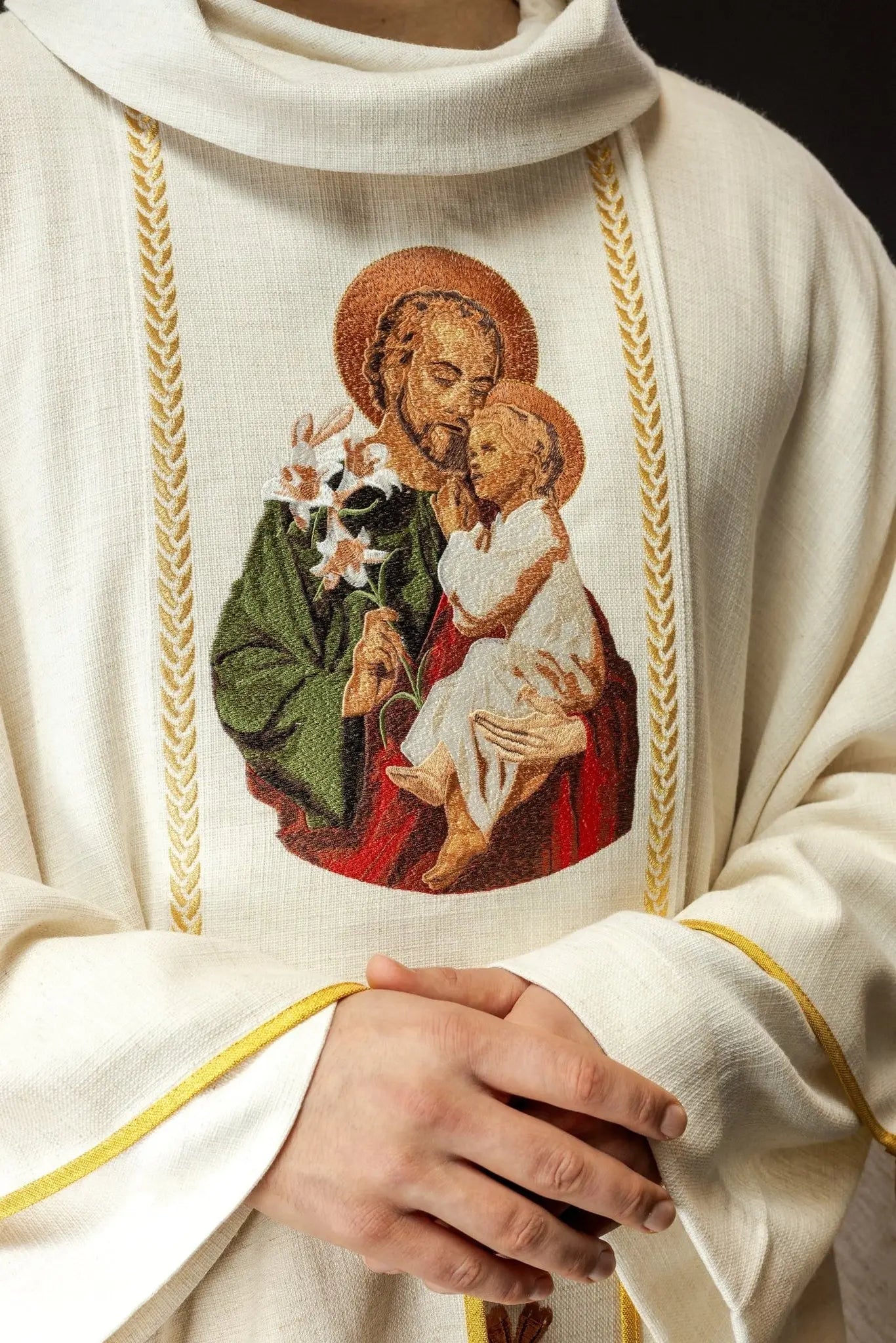 Chasuble brodée avec l'image de Saint Joseph