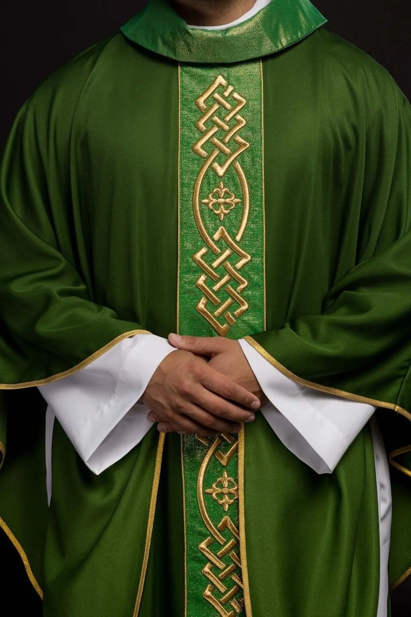 Chasuble brodée verte Ceinture décorative avec croix