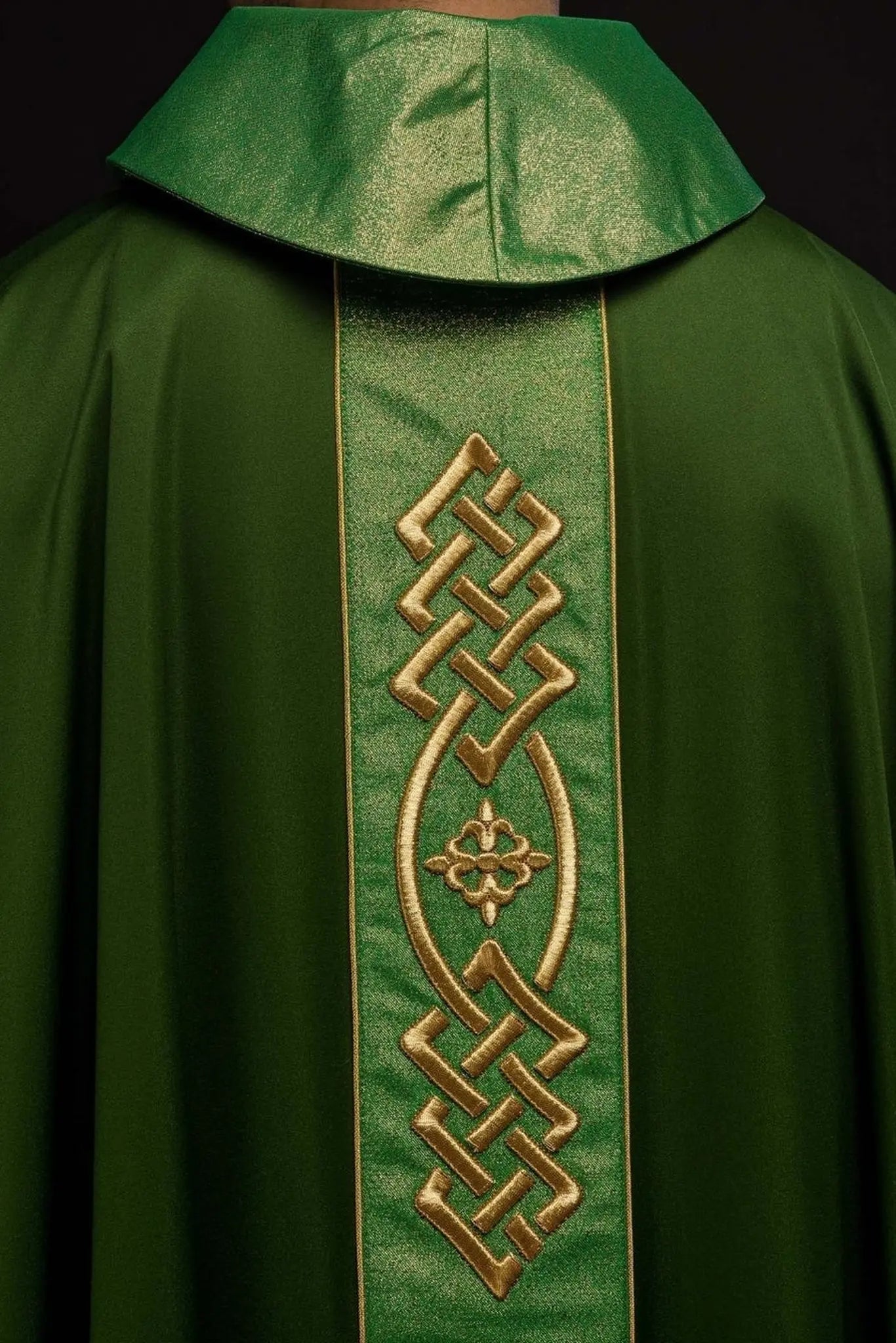 Chasuble brodée verte Ceinture décorative avec croix