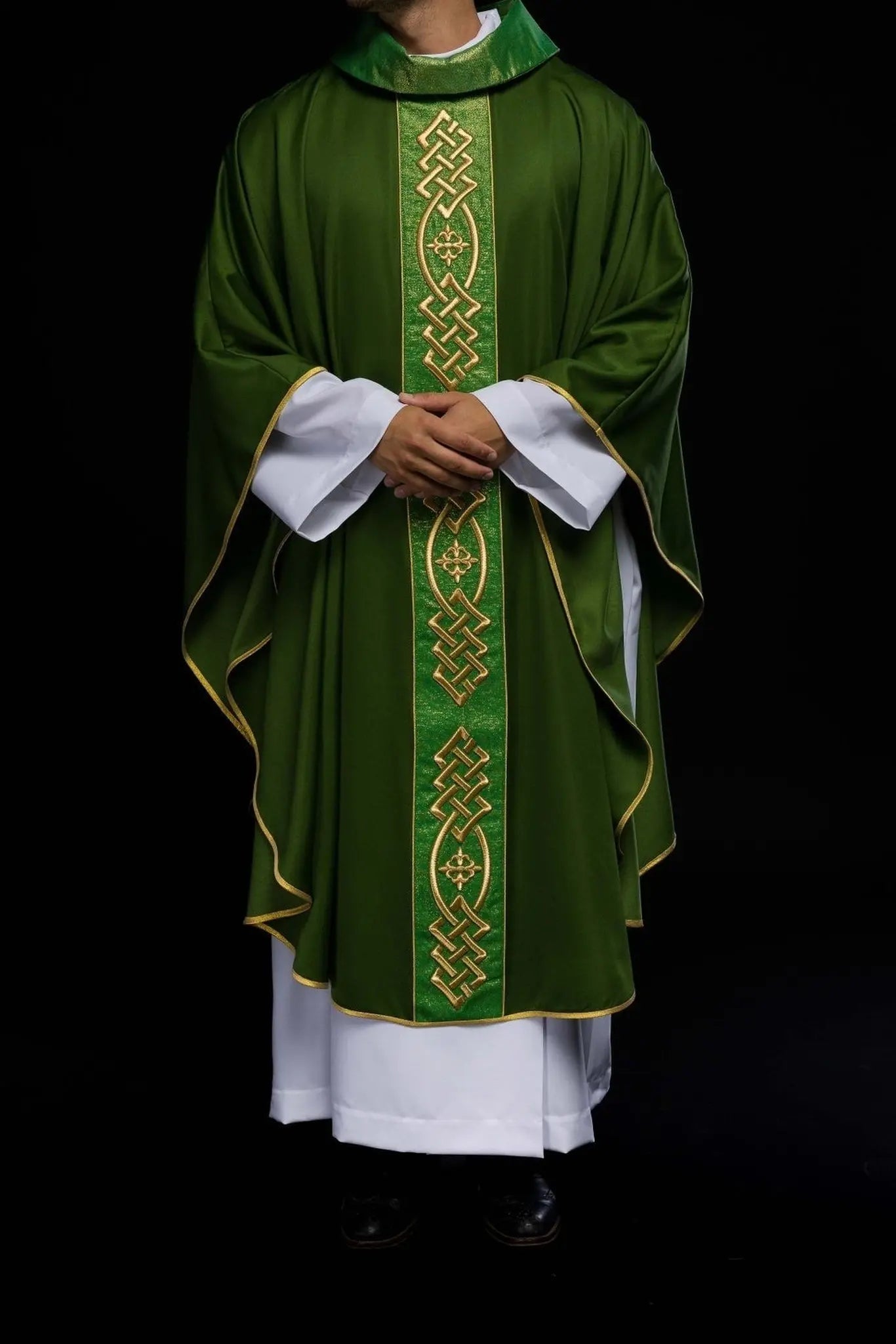 Chasuble brodée verte Ceinture décorative avec croix