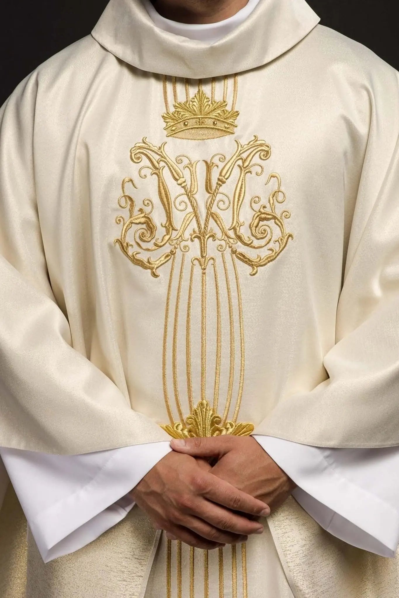 Chasuble liturgique mariale brillante avec pierres LE/7025 ÉCRU
