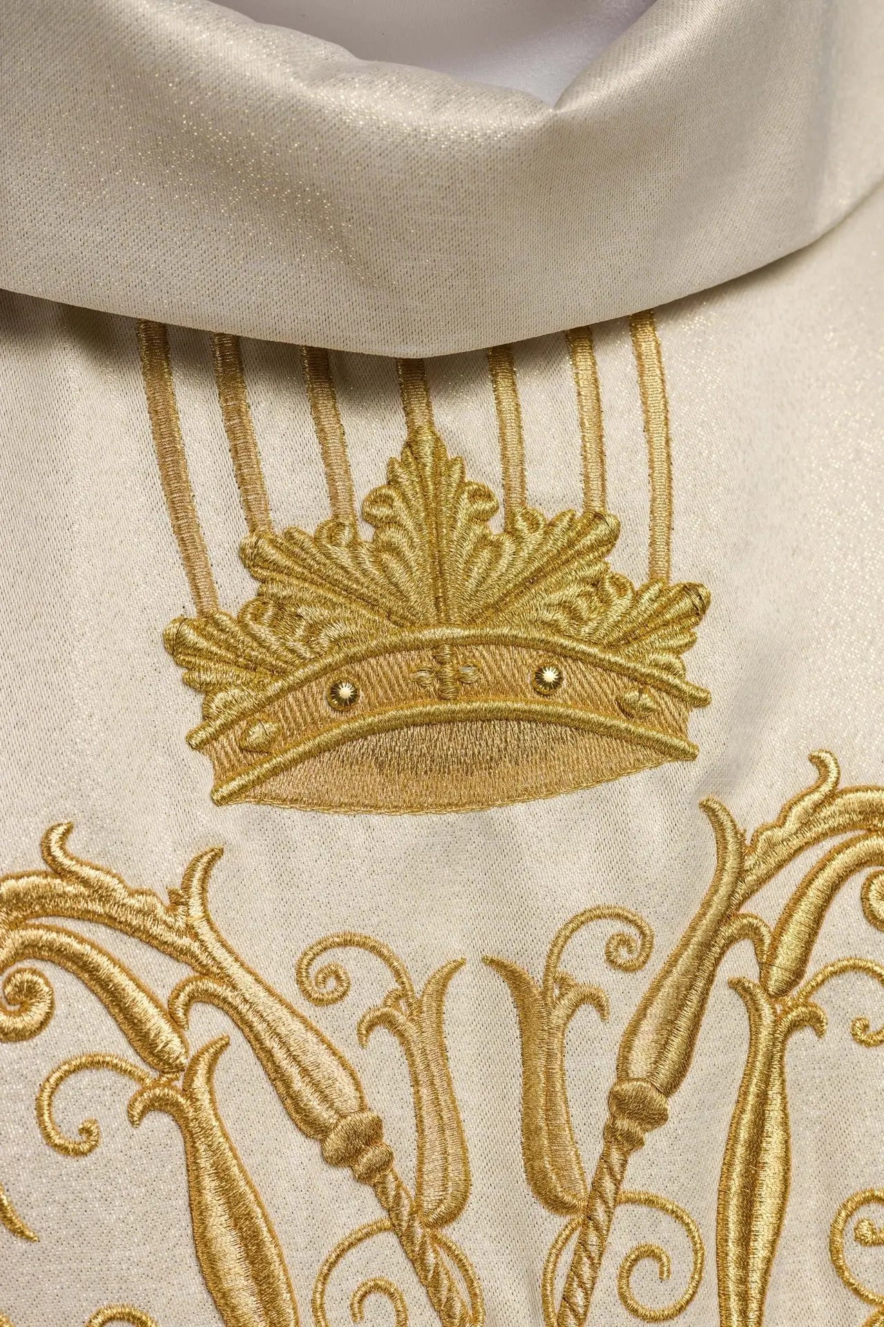 Chasuble liturgique mariale brillante avec pierres LE/7025 ÉCRU
