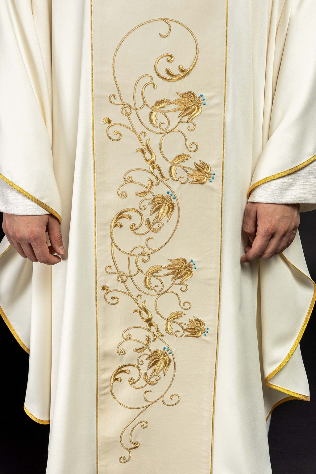 Ornat liturgiczny Maryjny z aksamitnym pasem w kolorze ecru