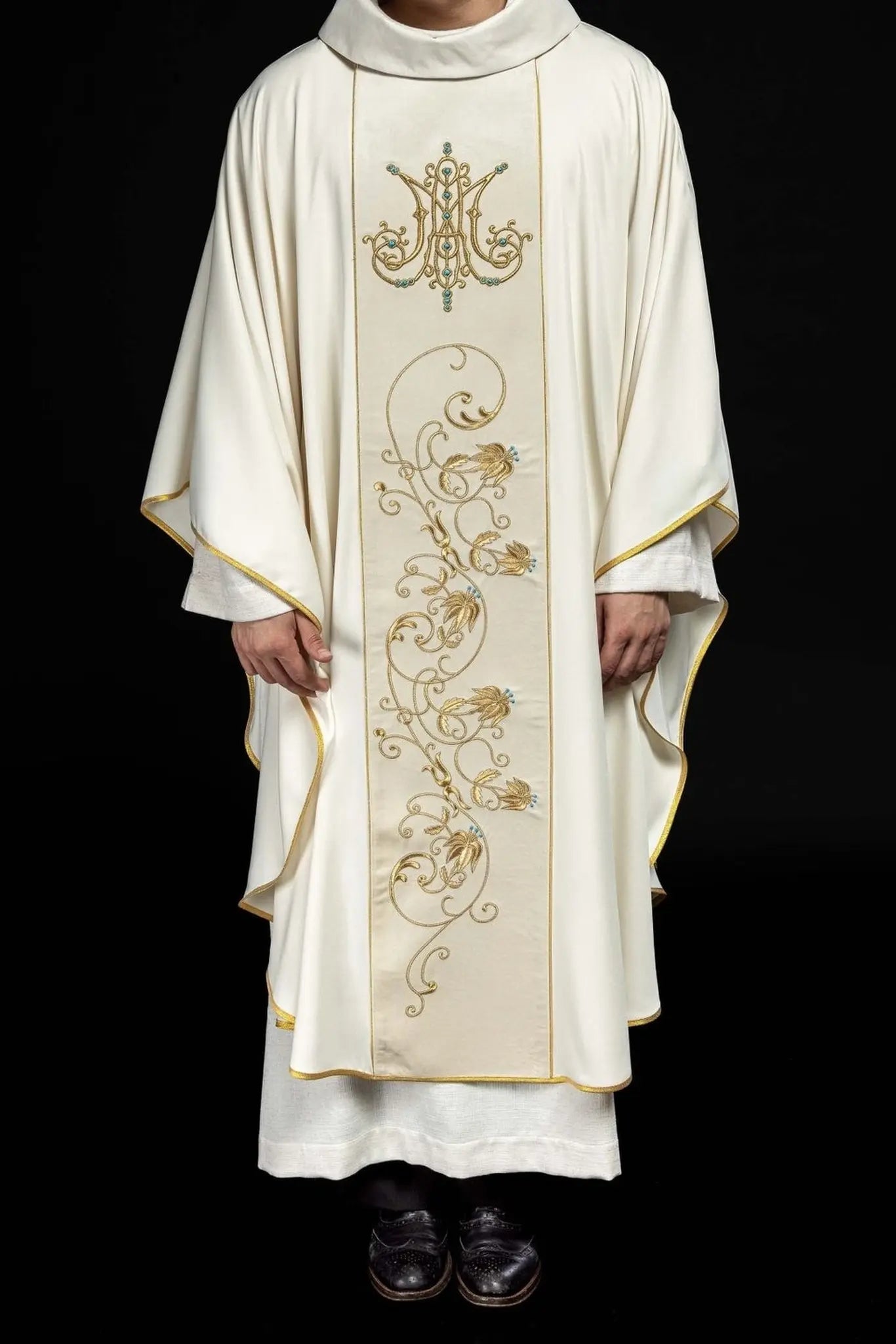 Chasuble liturgique mariale avec ceinture en velours écru