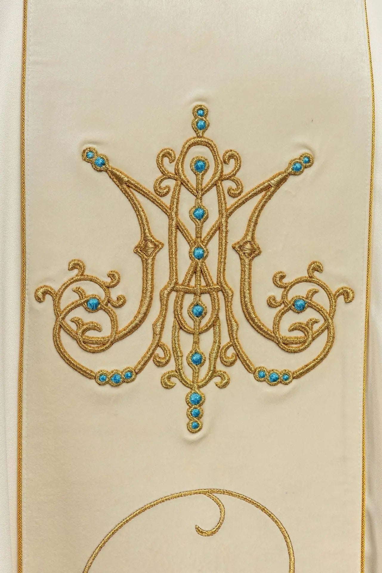 Chasuble liturgique mariale avec ceinture en velours écru
