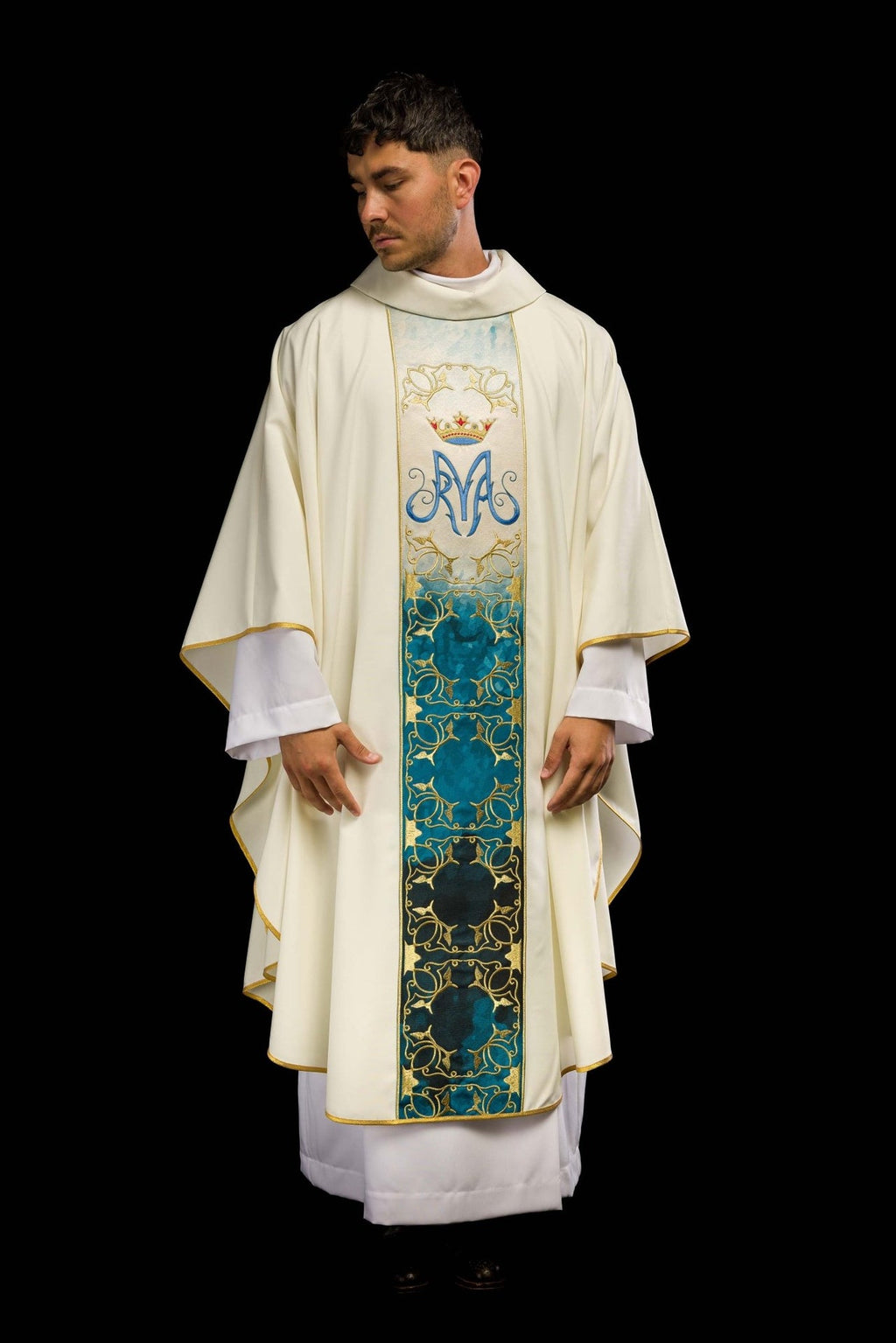 Ornat liturgiczny Maryjny z pasem haftowanym i sublimowanym w kolorze ecru