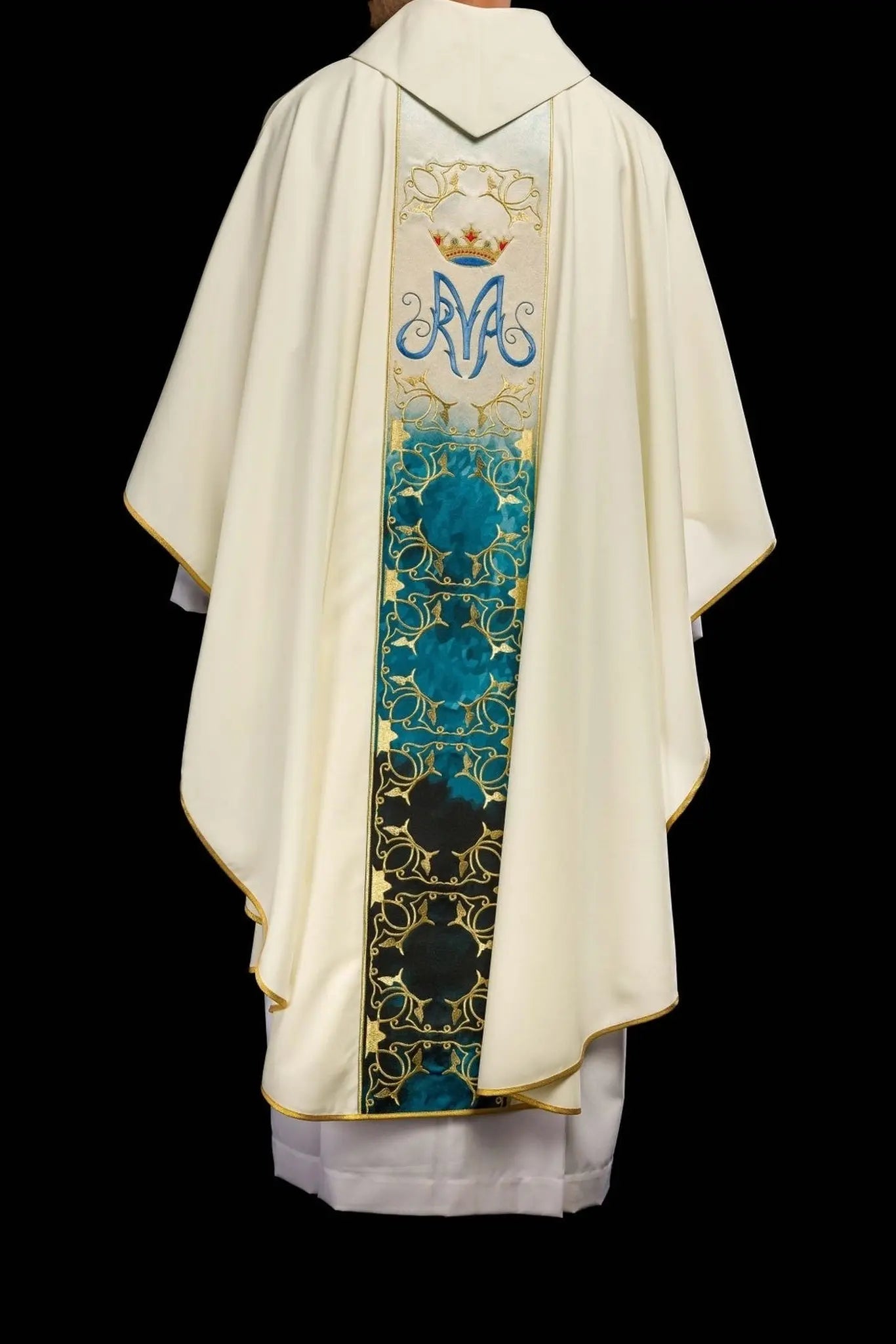 Chasuble liturgique mariale avec ceinture brodée et sublimée en écru