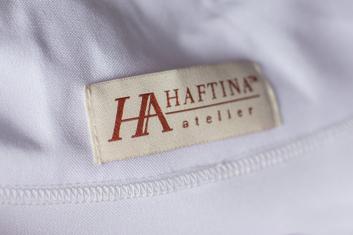 Ornat liturgiczny Maryjny z pasem haftowanym w kolorze białym