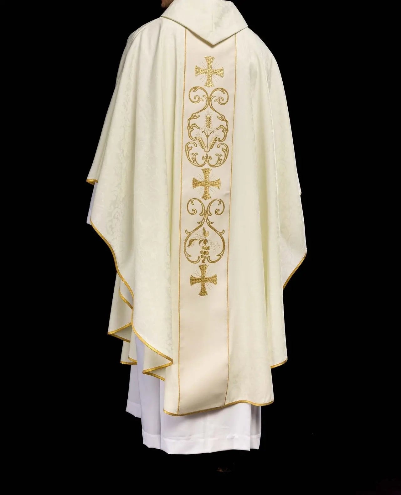 Chasuble liturgique avec ceinture décorée
