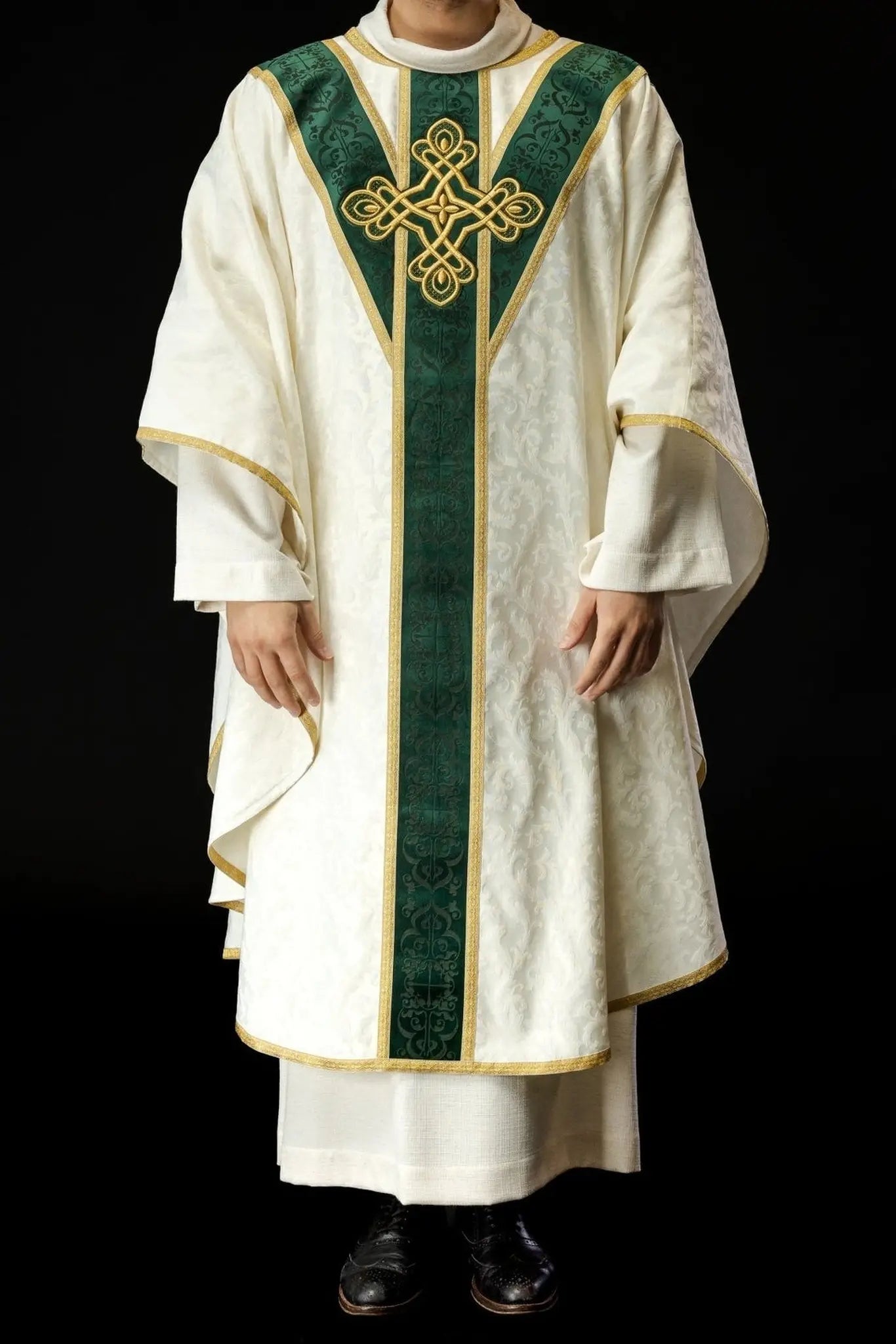 Chasuble faite main avec bande en velours et pierres naturelles – Collection 7007