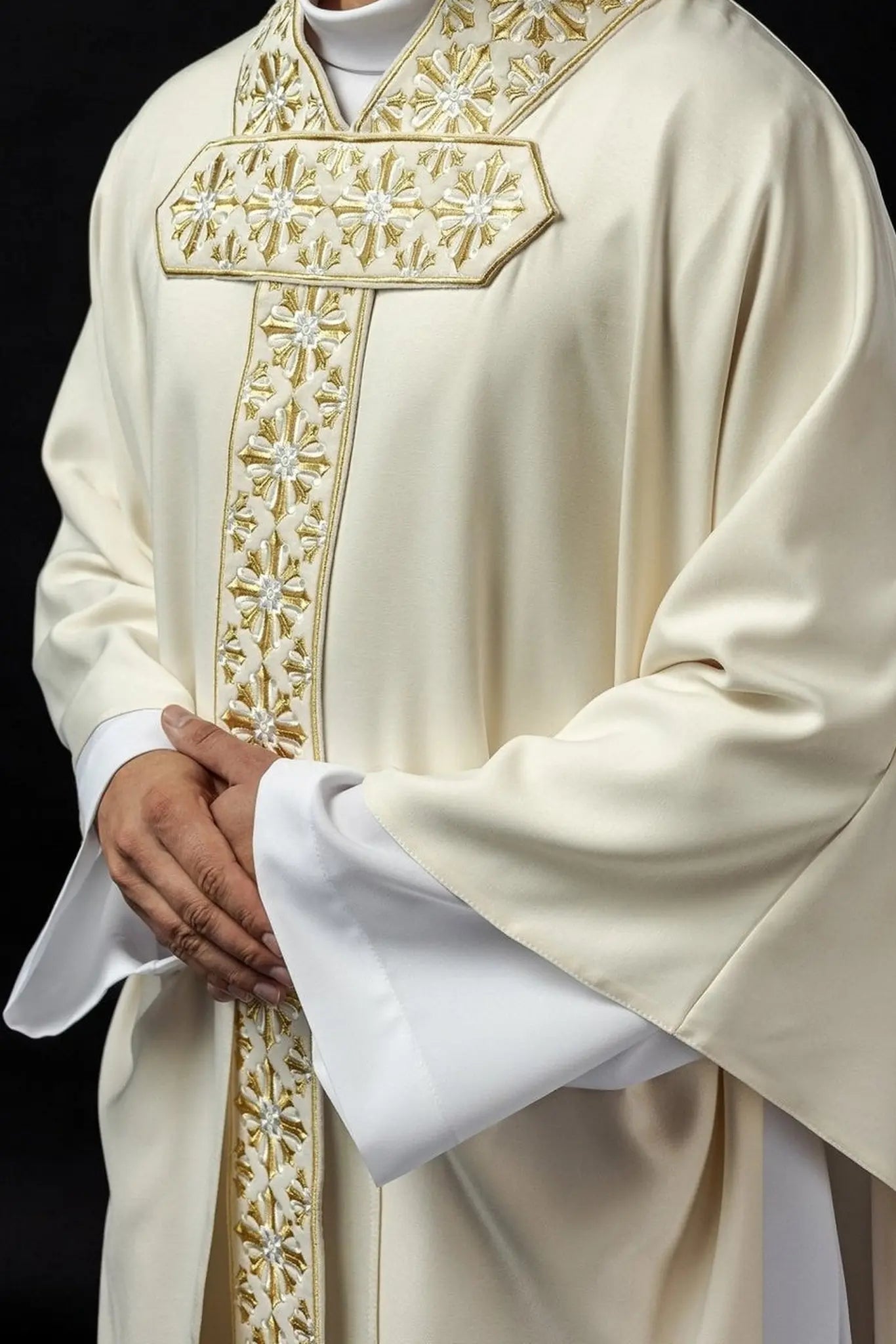 Chasuble avec broderie écrue brillante