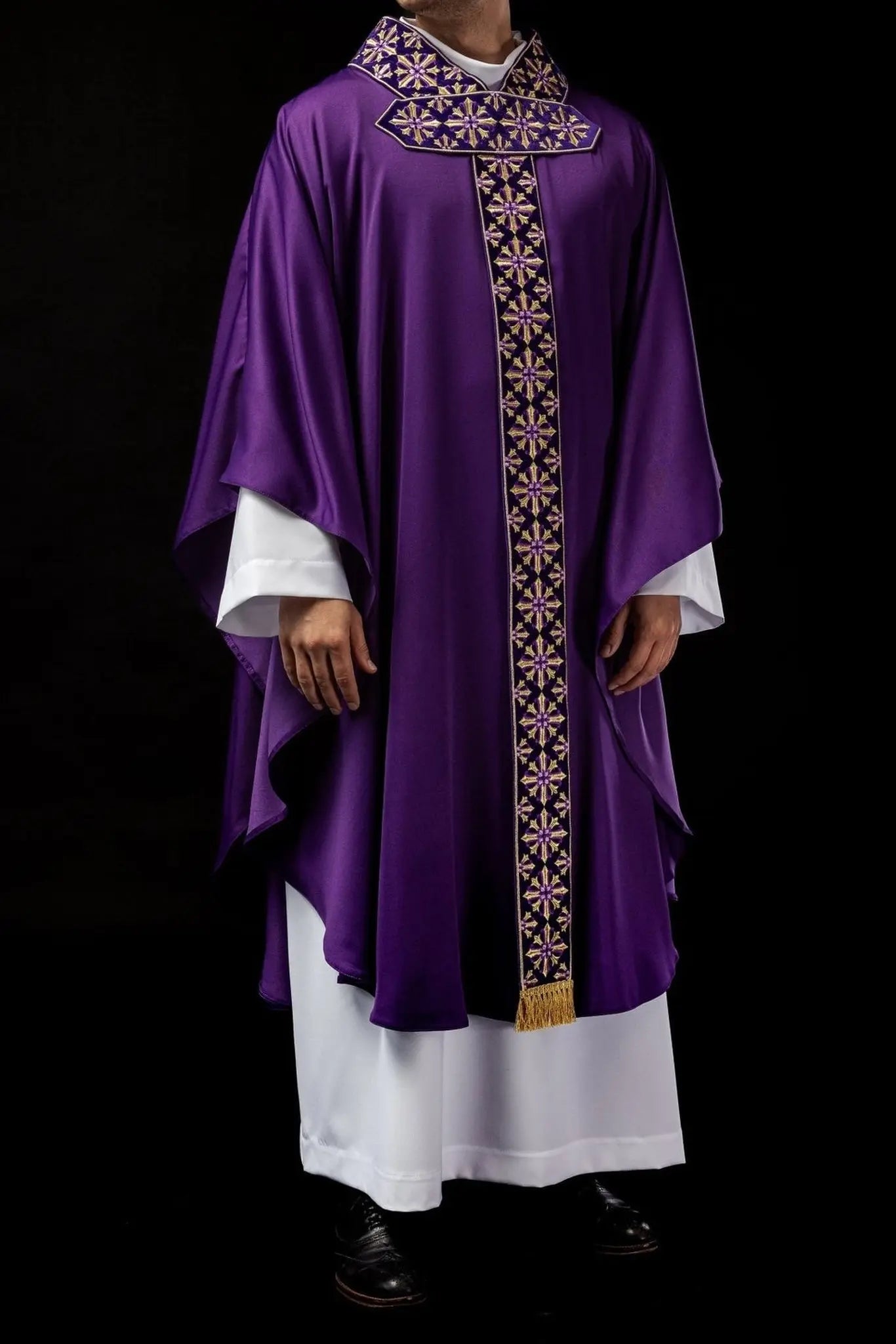 Chasuble avec broderie scintillante en violet