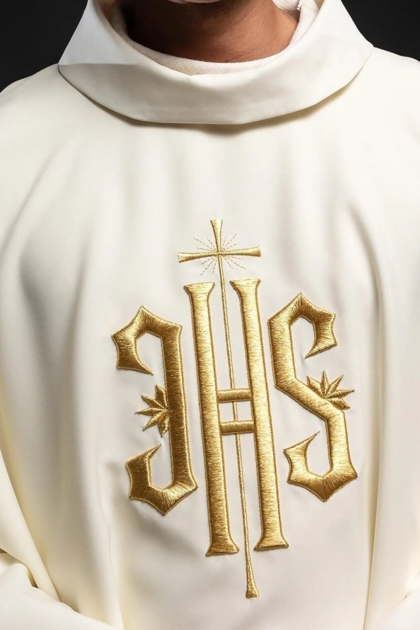 Chasuble avec broderie IHS en écru