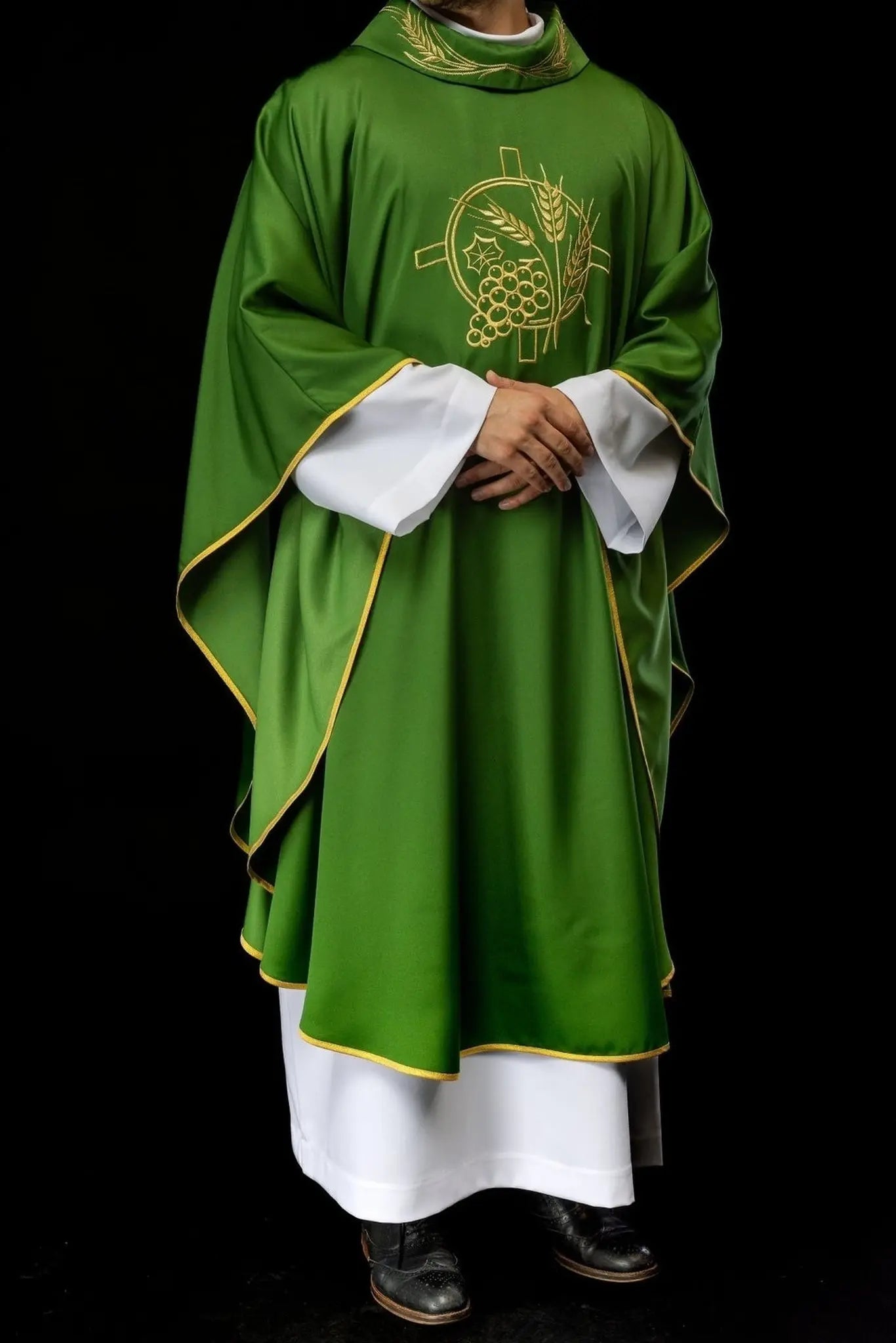 Chasuble with embroidered cross and ear motifs in green