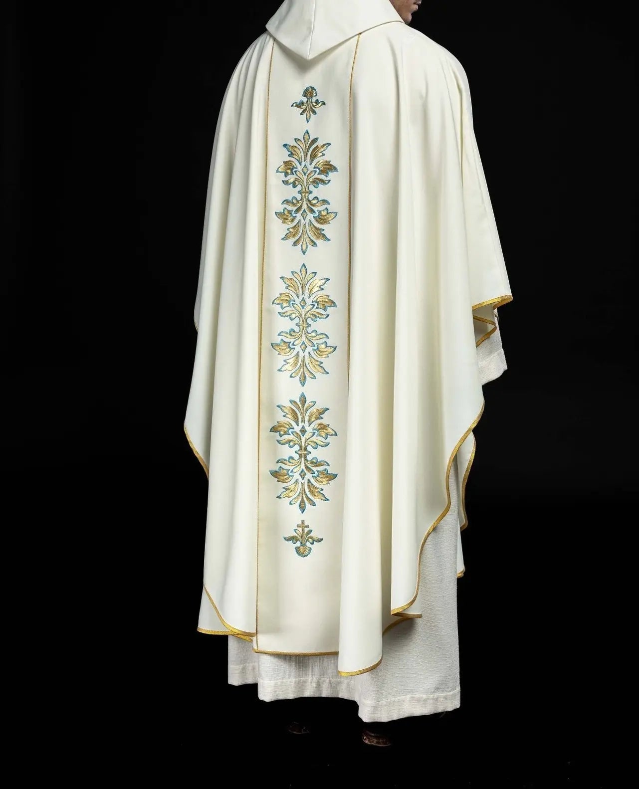 Chasuble avec motif marial en couleur écrue