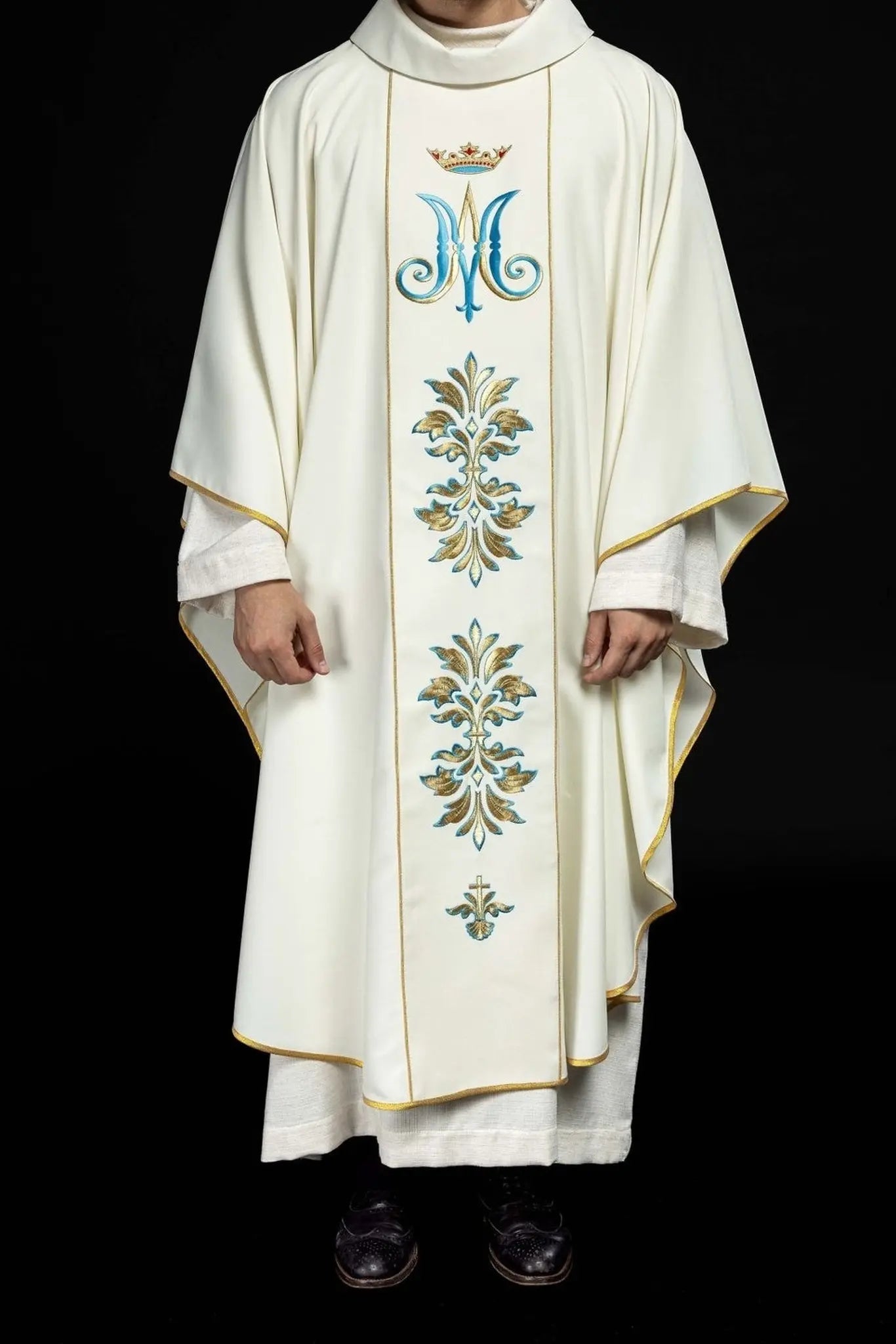 Chasuble avec motif marial en couleur écrue