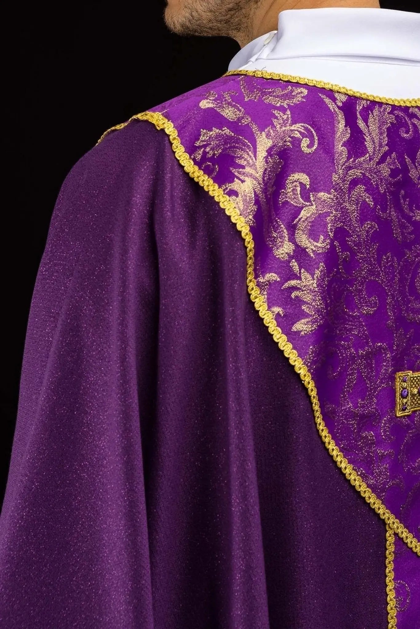 Purple Chasuble with Embroidered Gold Cross and Jacquard Fabric - HAFTINA ATELIER