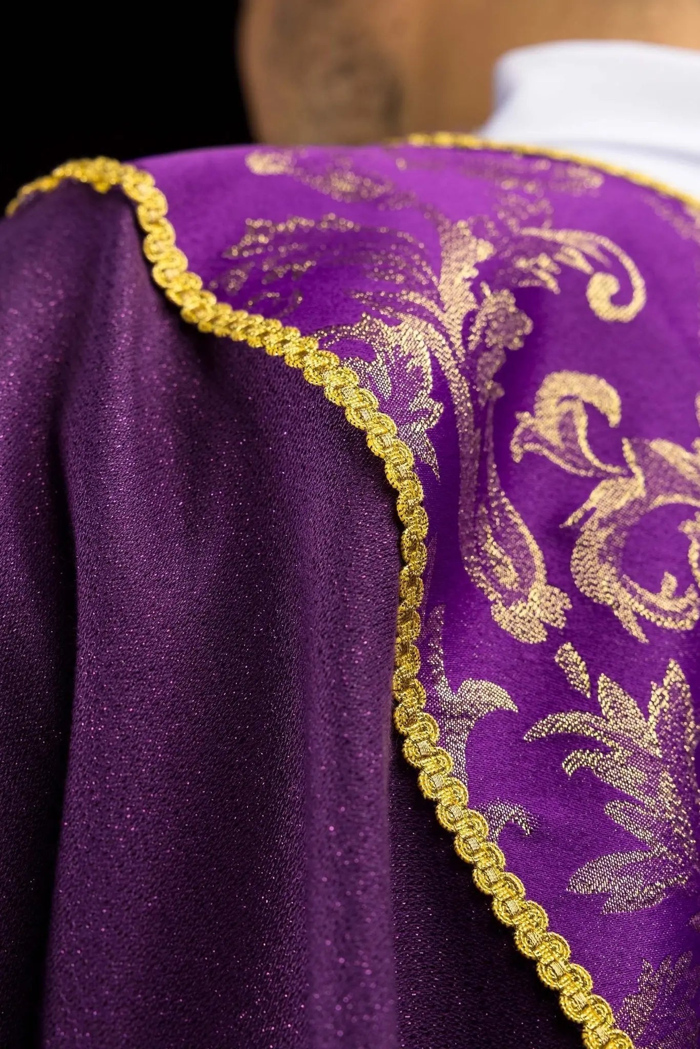 Purple Chasuble with Embroidered Gold Cross and Jacquard Fabric - HAFTINA ATELIER