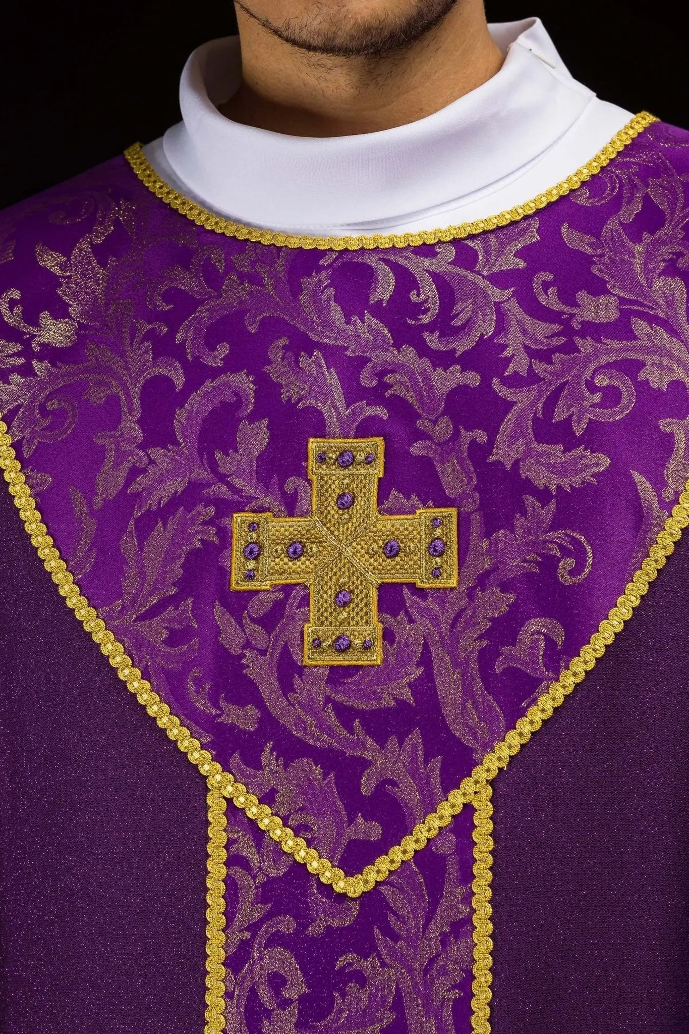 Purple Chasuble with Embroidered Gold Cross and Jacquard Fabric - HAFTINA ATELIER
